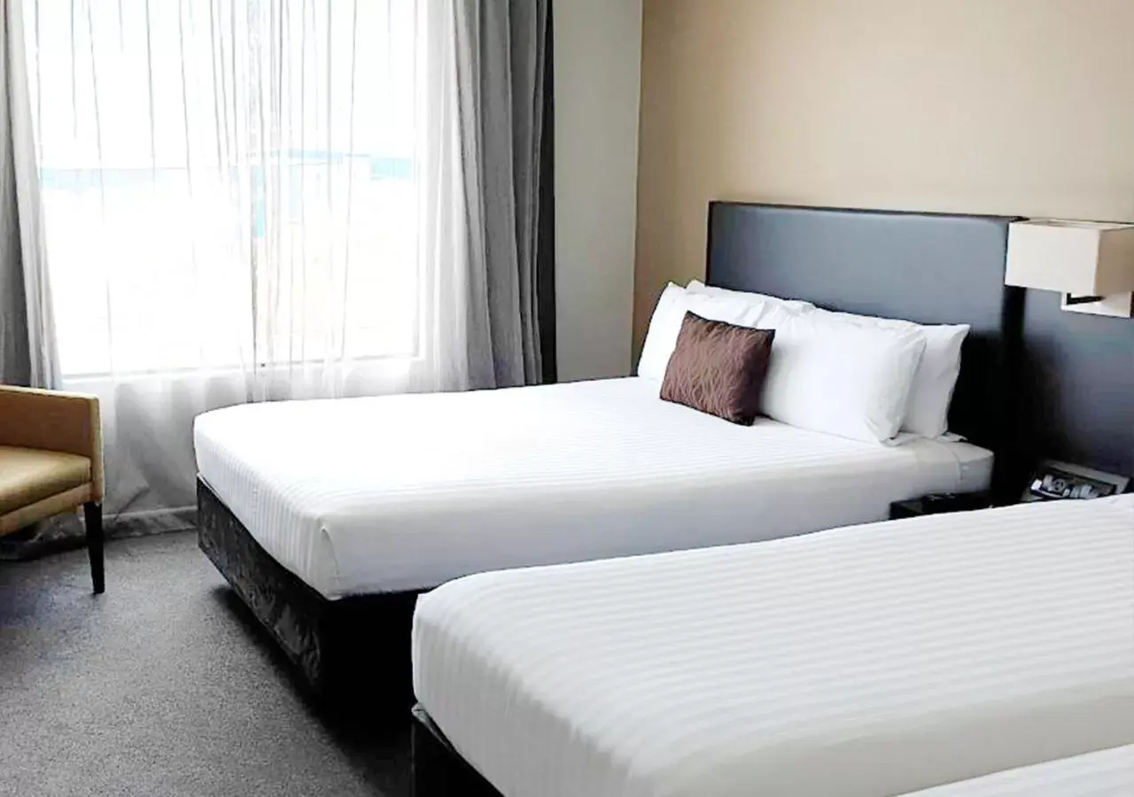 Bedroom, Bed in Sudima Auckland Airport