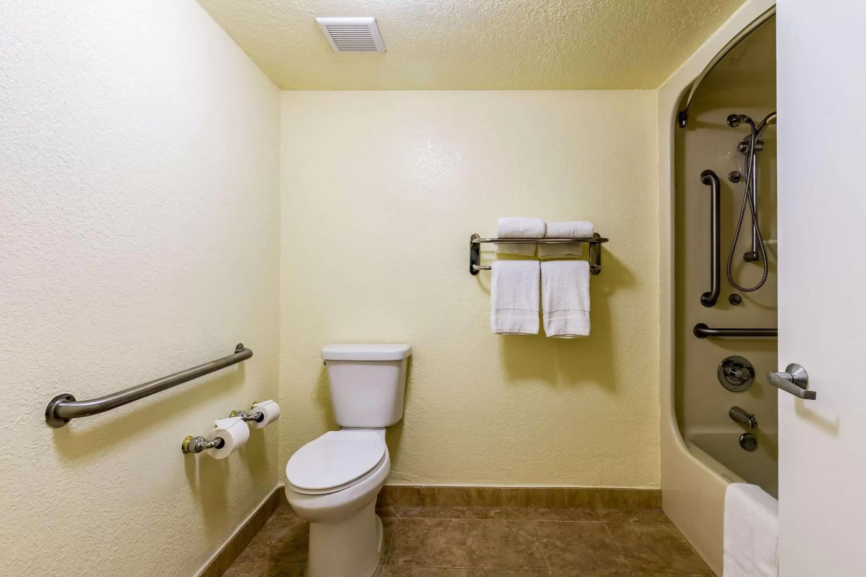 Photo of the whole room, Bathroom in Quality Inn Florida City - Gateway to the Keys