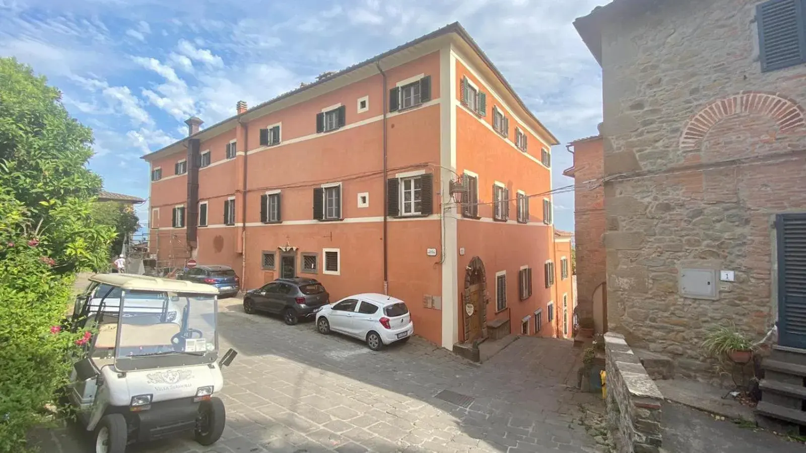 Property Building in Hotel Villa Sermolli