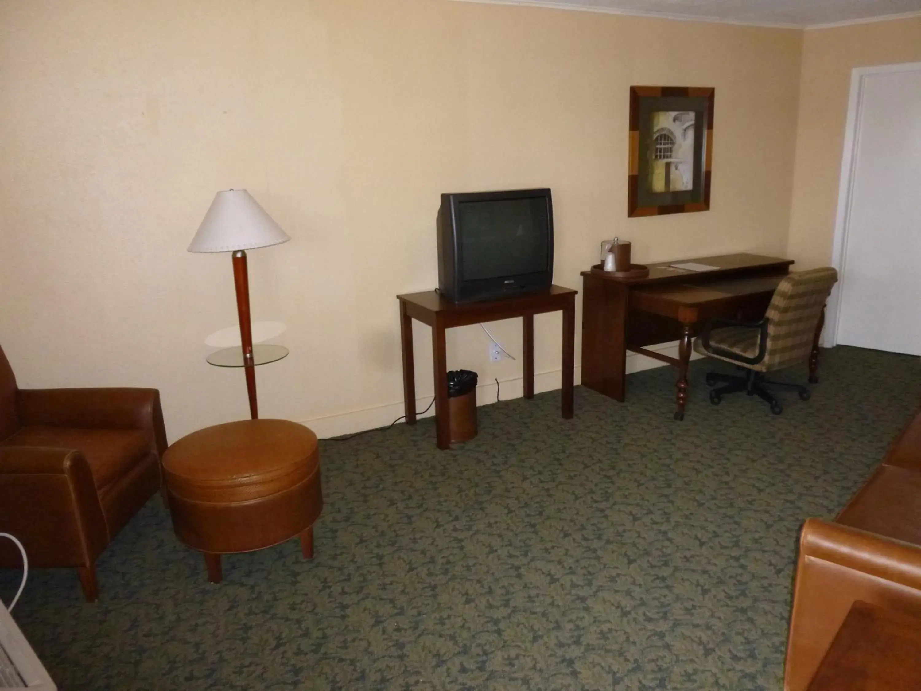 Living room, TV/Entertainment Center in Alvin Extended Stay