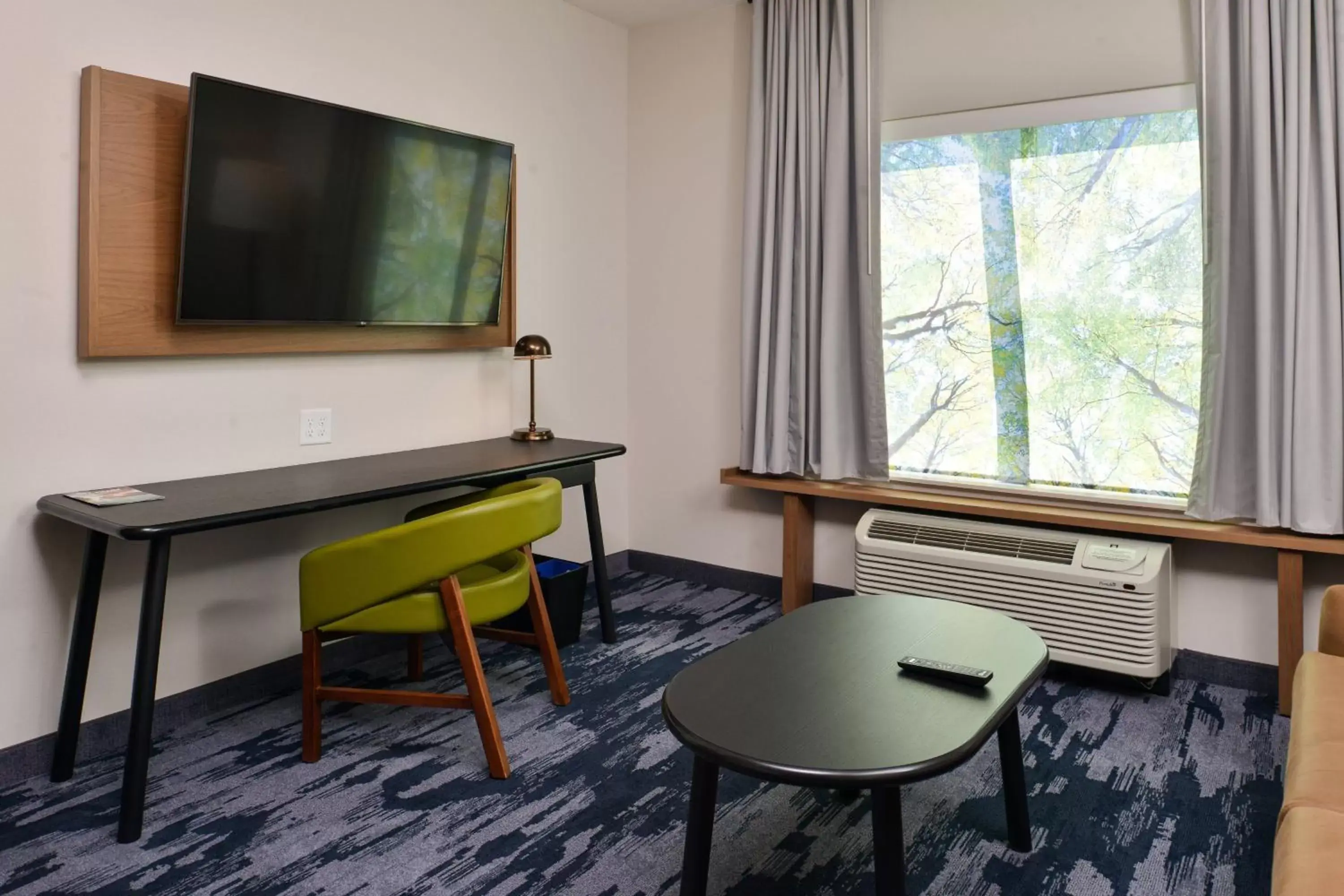 Photo of the whole room, TV/Entertainment Center in Fairfield Inn and Suites by Marriott Minneapolis Shakopee