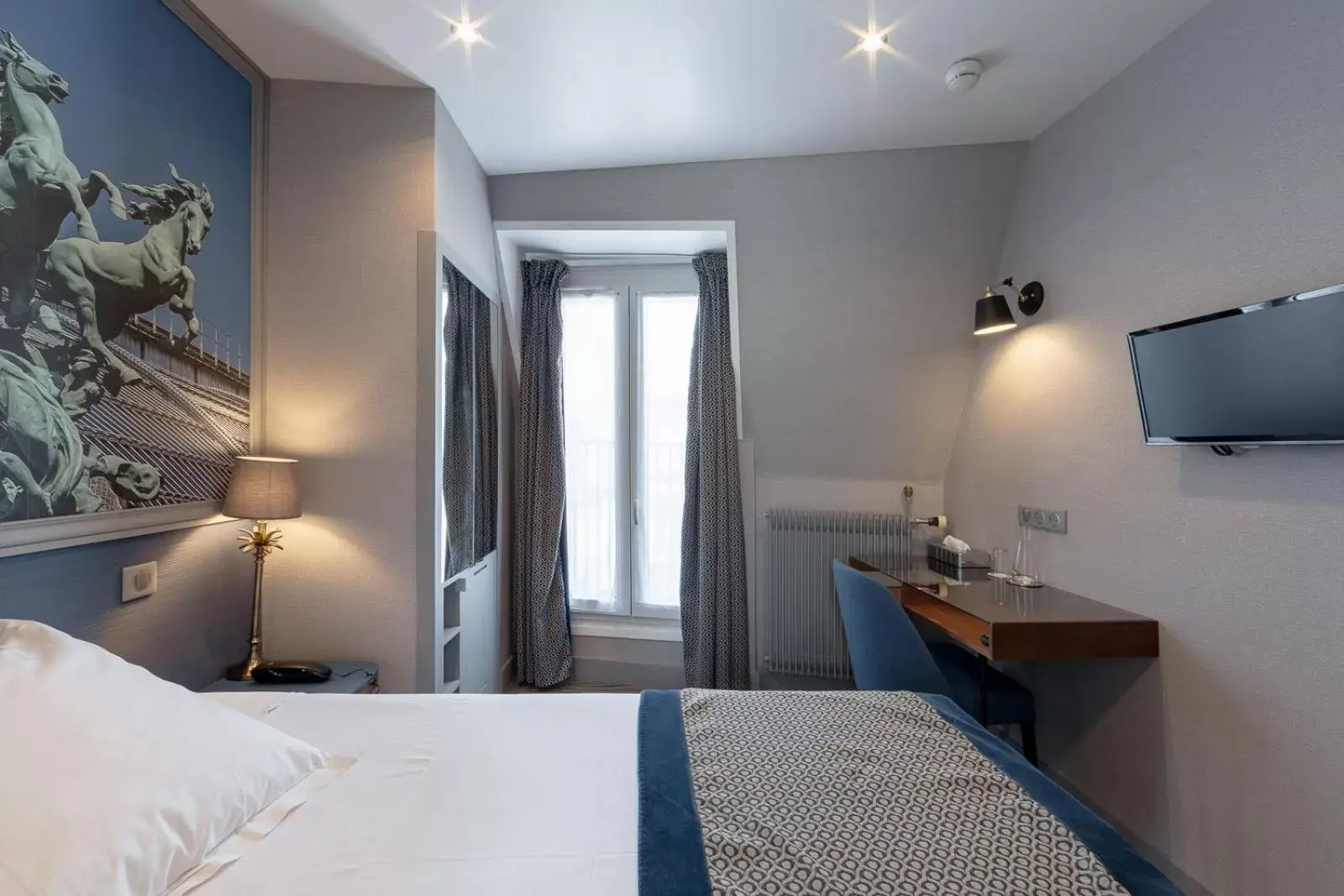 Bedroom, Bed in Hotel Saint Christophe