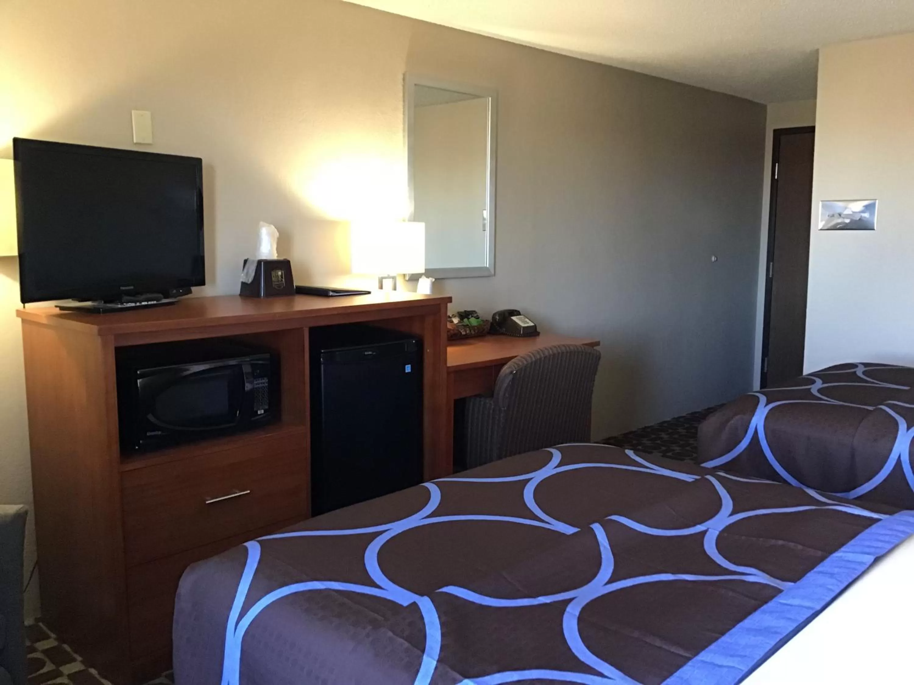 TV and multimedia, Bed in Super 8 by Wyndham Miles City