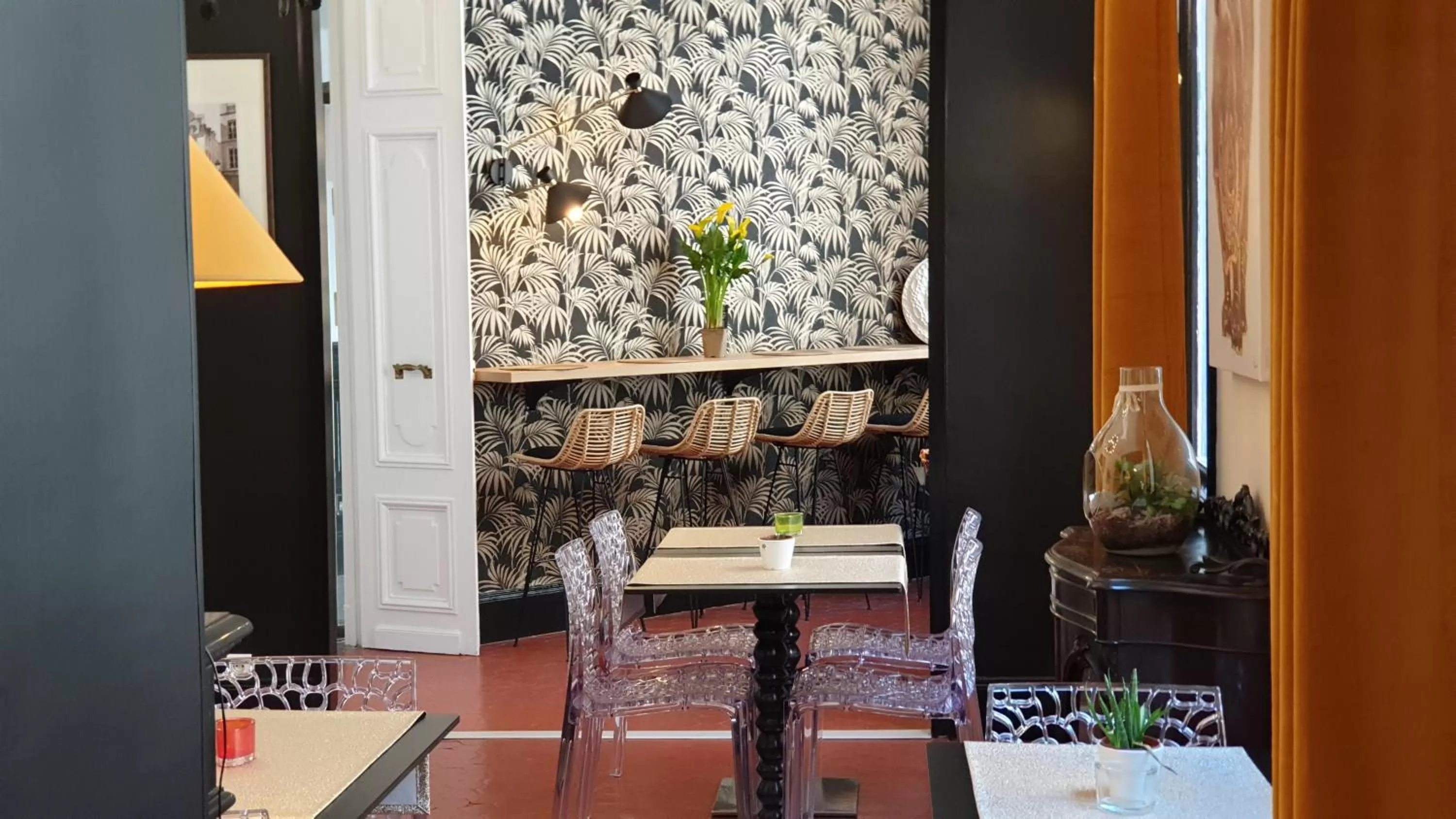 Lounge or bar in Hôtel La Résidence