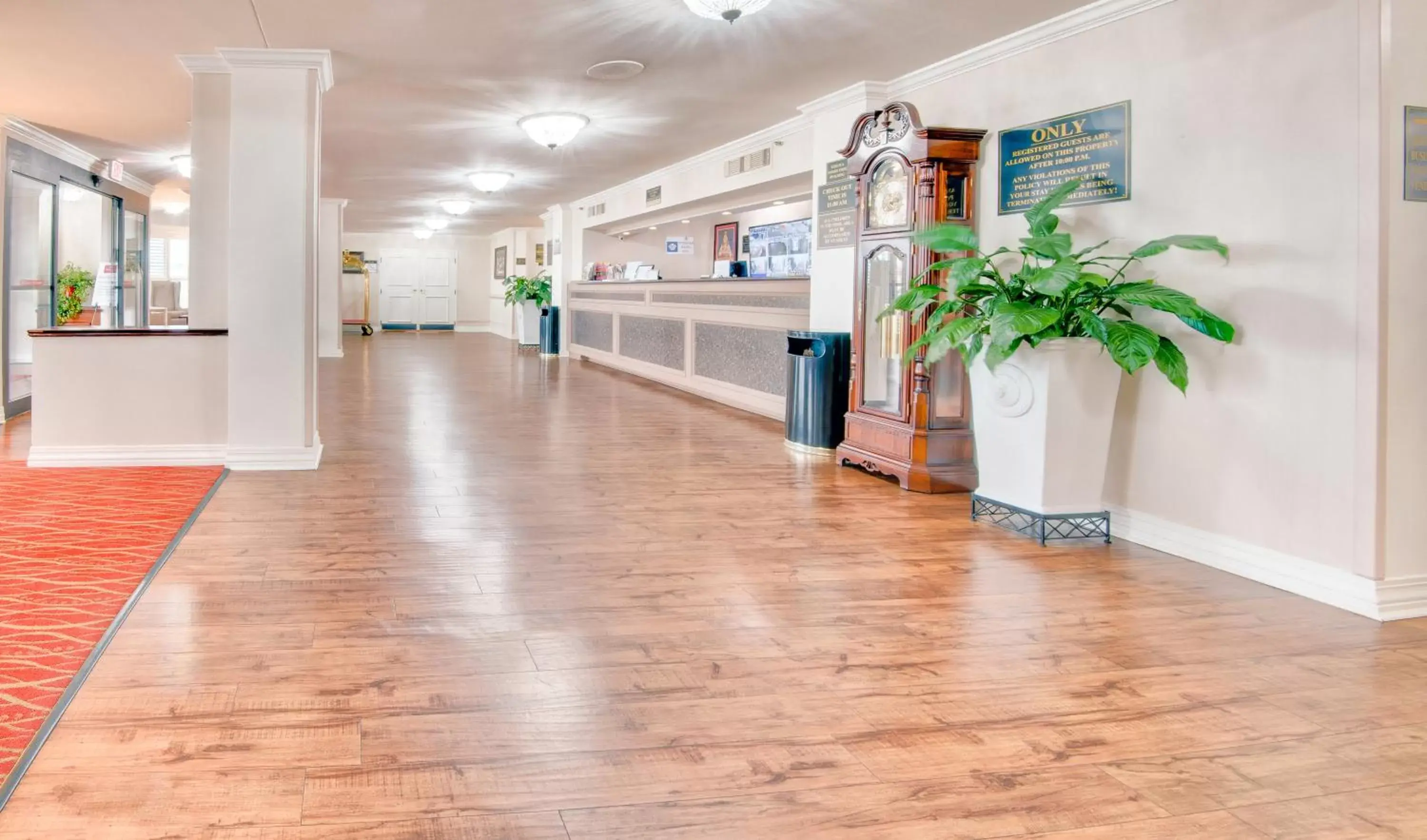 Lobby or reception in Ramada by Wyndham Metairie New Orleans Airport