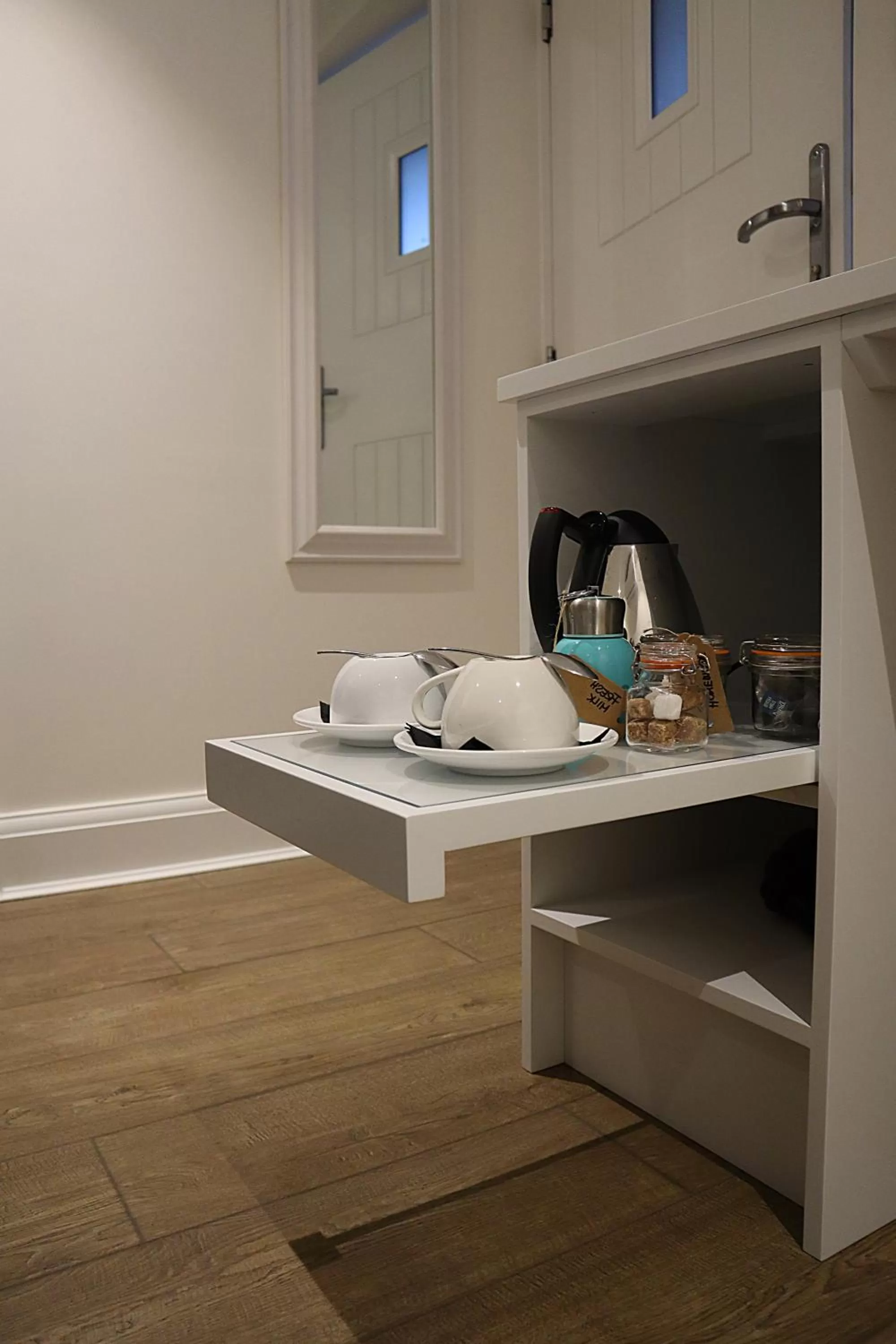 Coffee/tea facilities in José Pizarro The Swan Inn