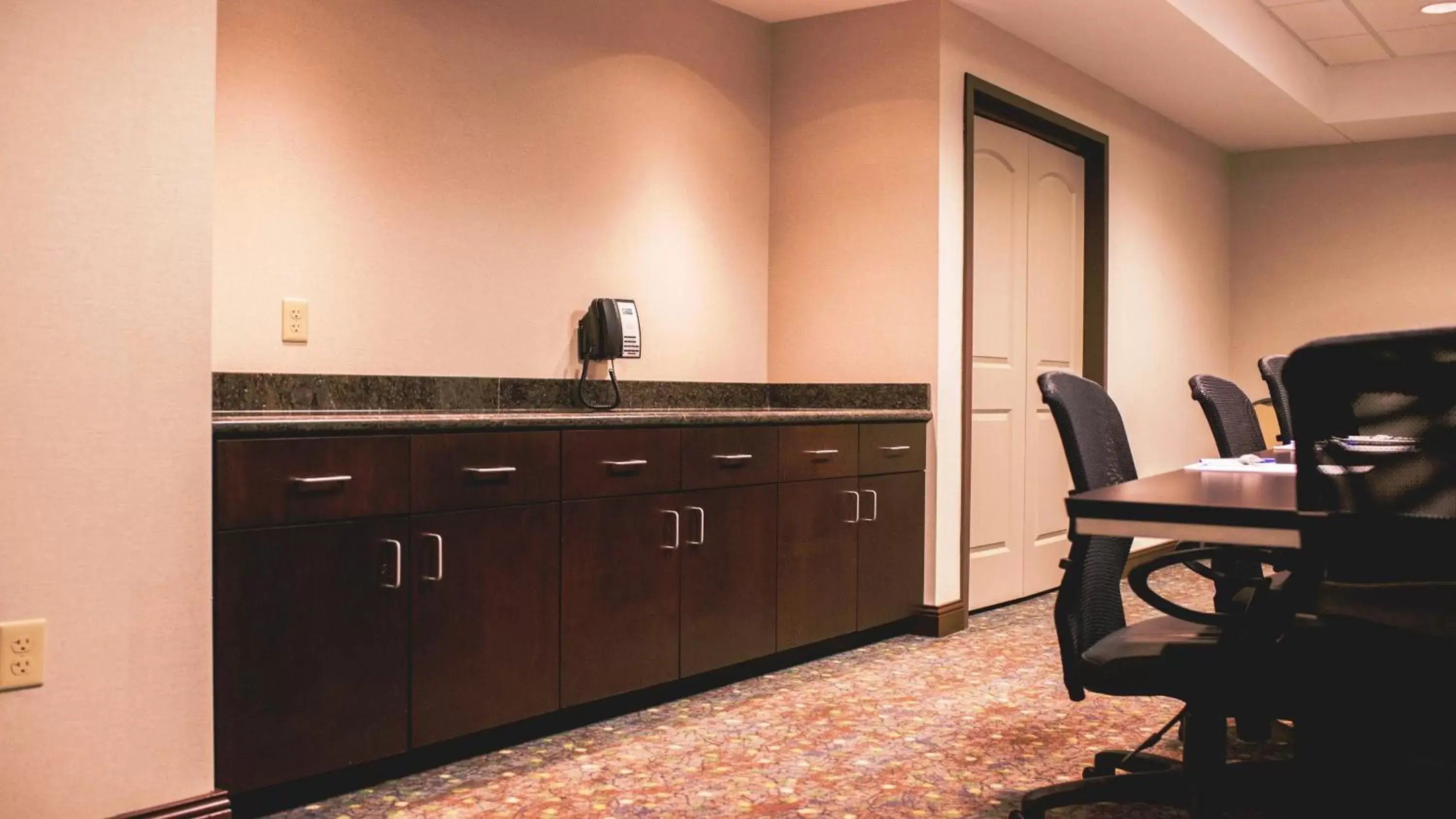 Meeting/conference room in Holiday Inn Express & Suites Morton Peoria Area, an IHG Hotel