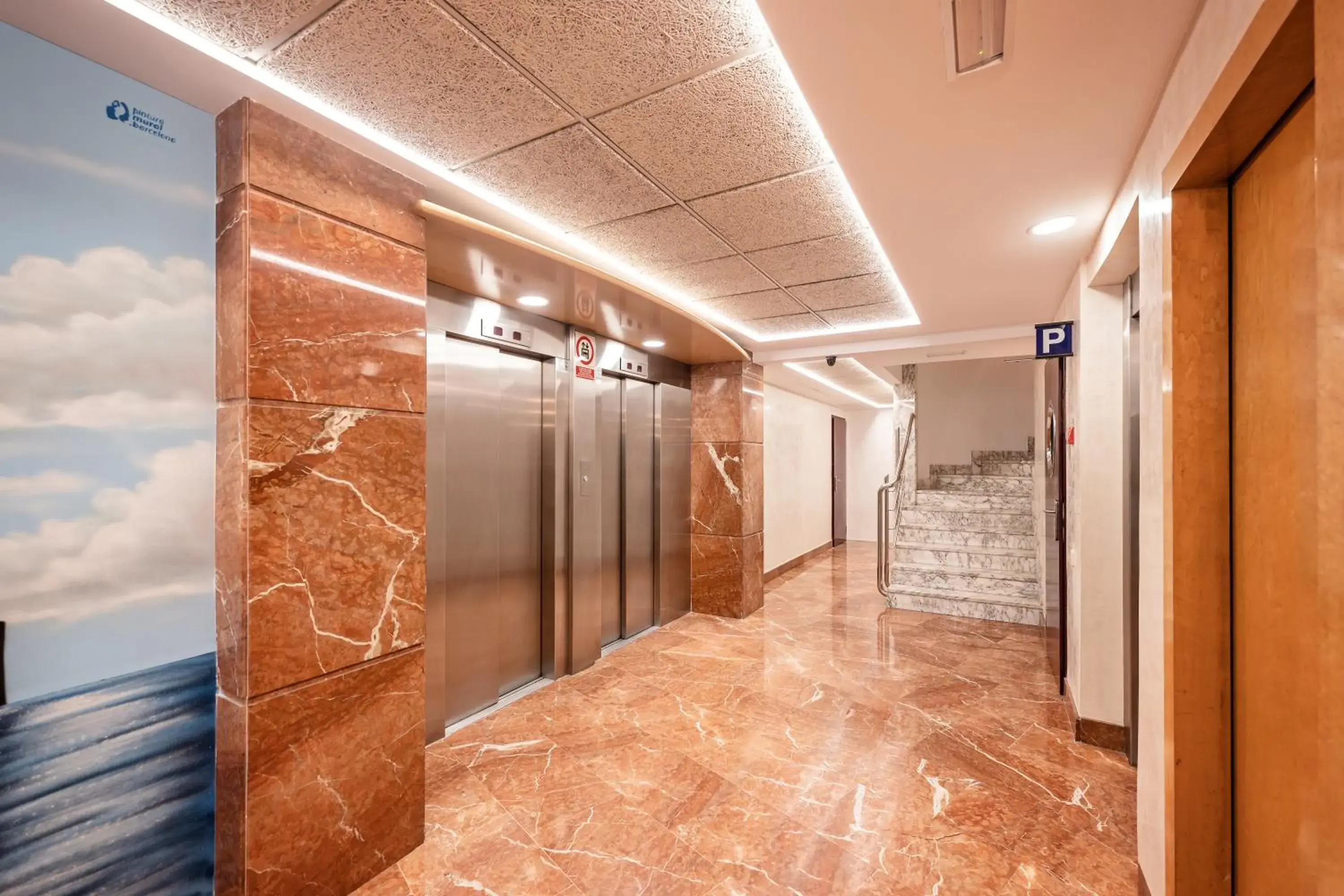 elevator, Bathroom in Aparthotel Napols - Abapart