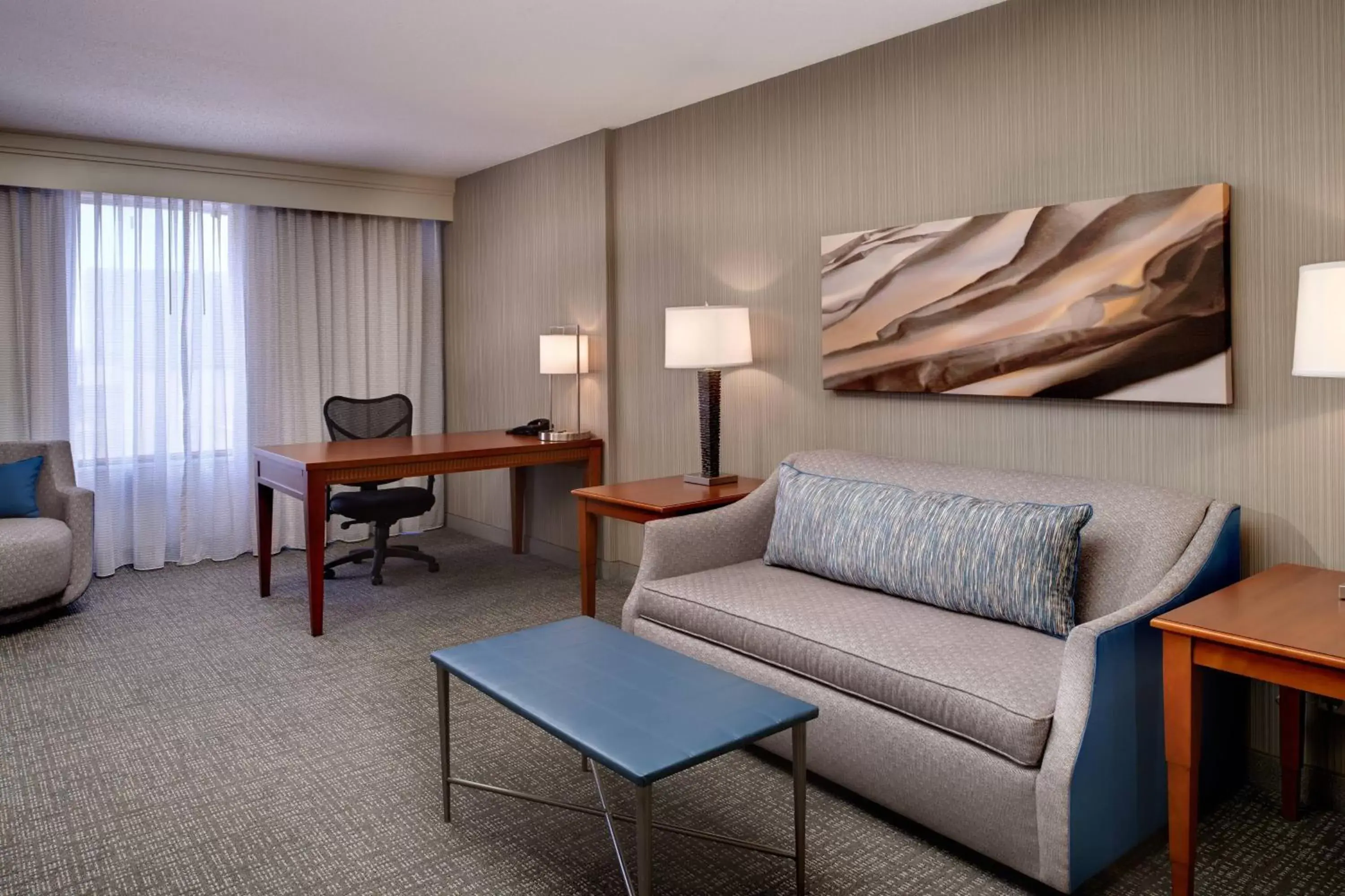 Living room, Seating Area in Courtyard by Marriott Detroit Downtown