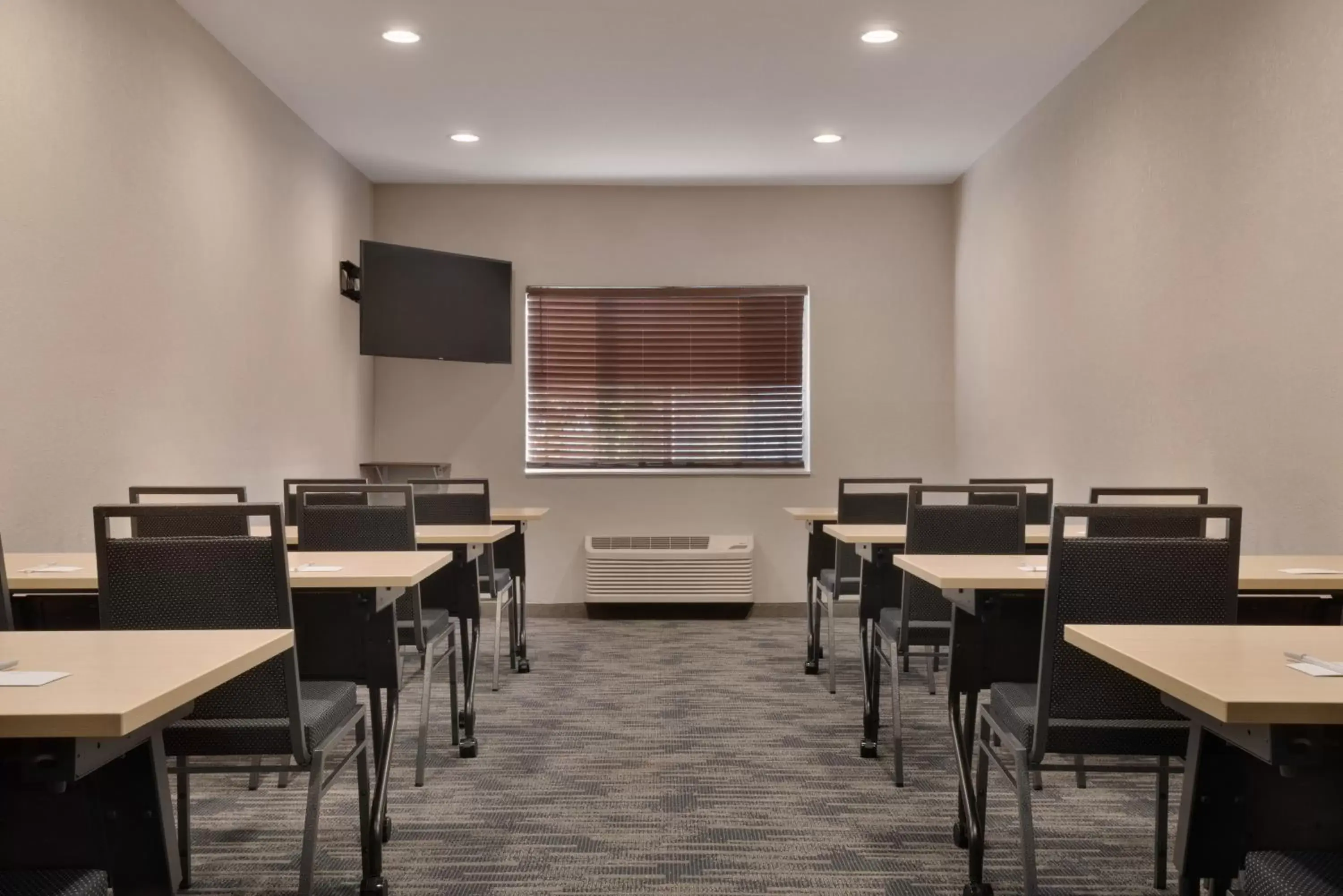 Meeting/conference room, Restaurant/Places to Eat in Country Inn & Suites by Radisson, Brookings
