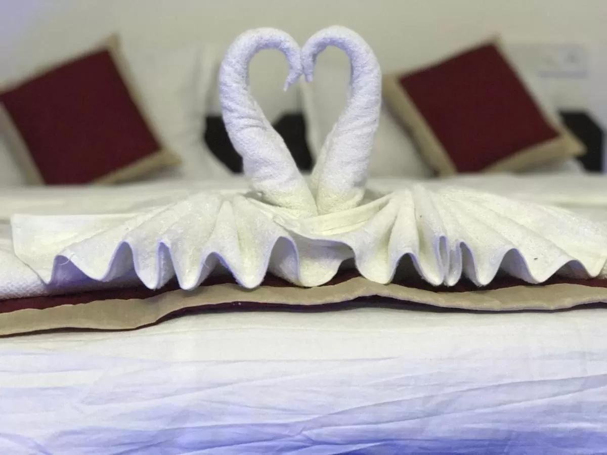 Bed in Hotel Dharohar Palace