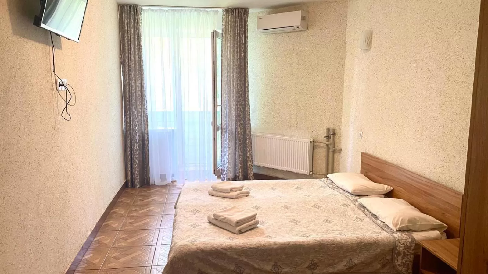 Photo of the whole room, Bed in Zelenyi Kampus