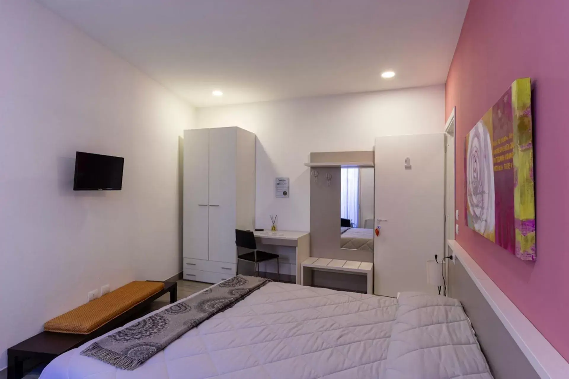 Bed, TV/Entertainment Center in Ventitrémarzo Guest House