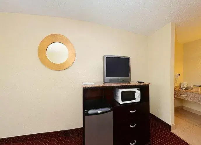 TV/Entertainment Center in Americas Best Value Inn Refugio