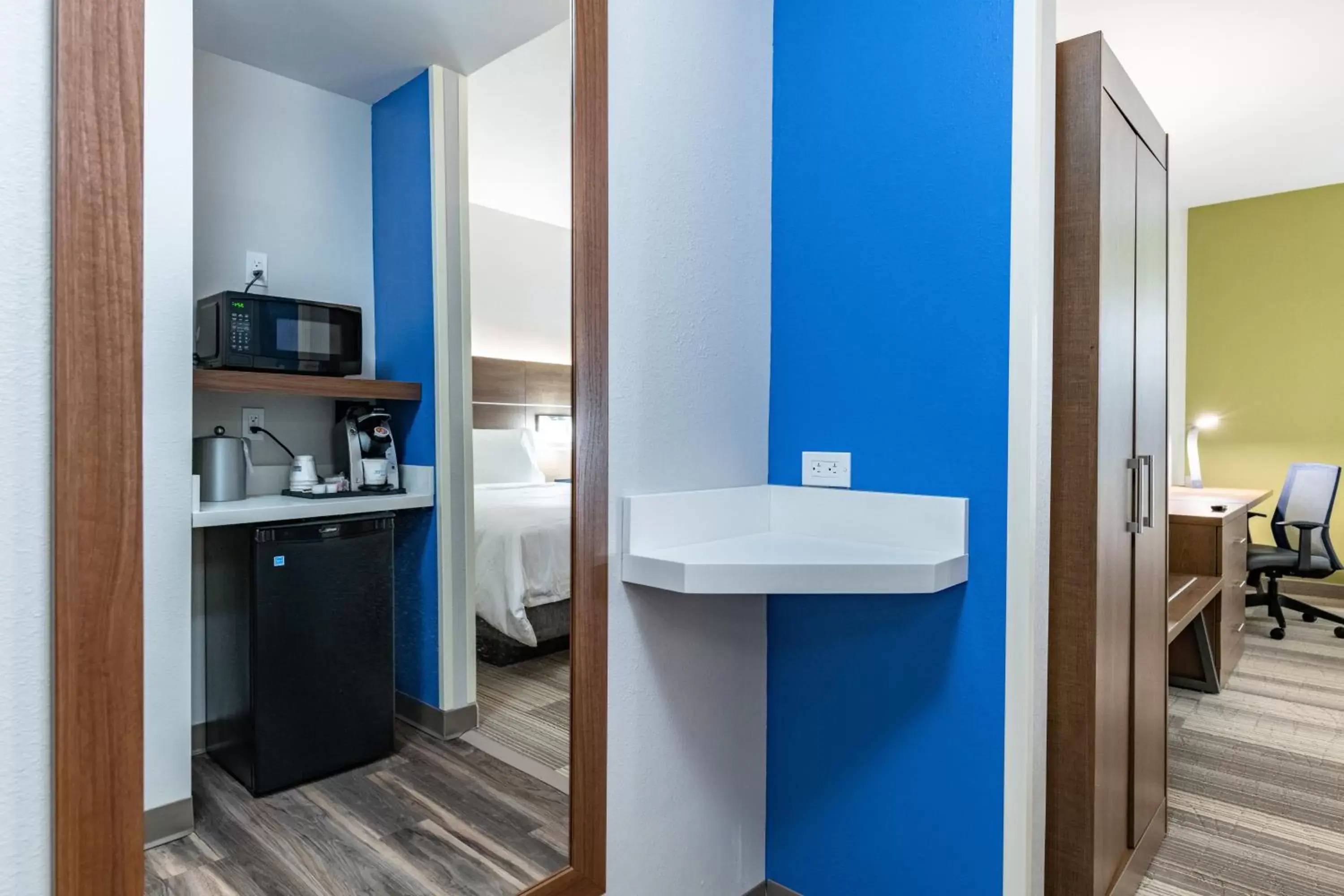 Photo of the whole room, Bathroom in Holiday Inn Express & Suites - Moundsville, an IHG Hotel