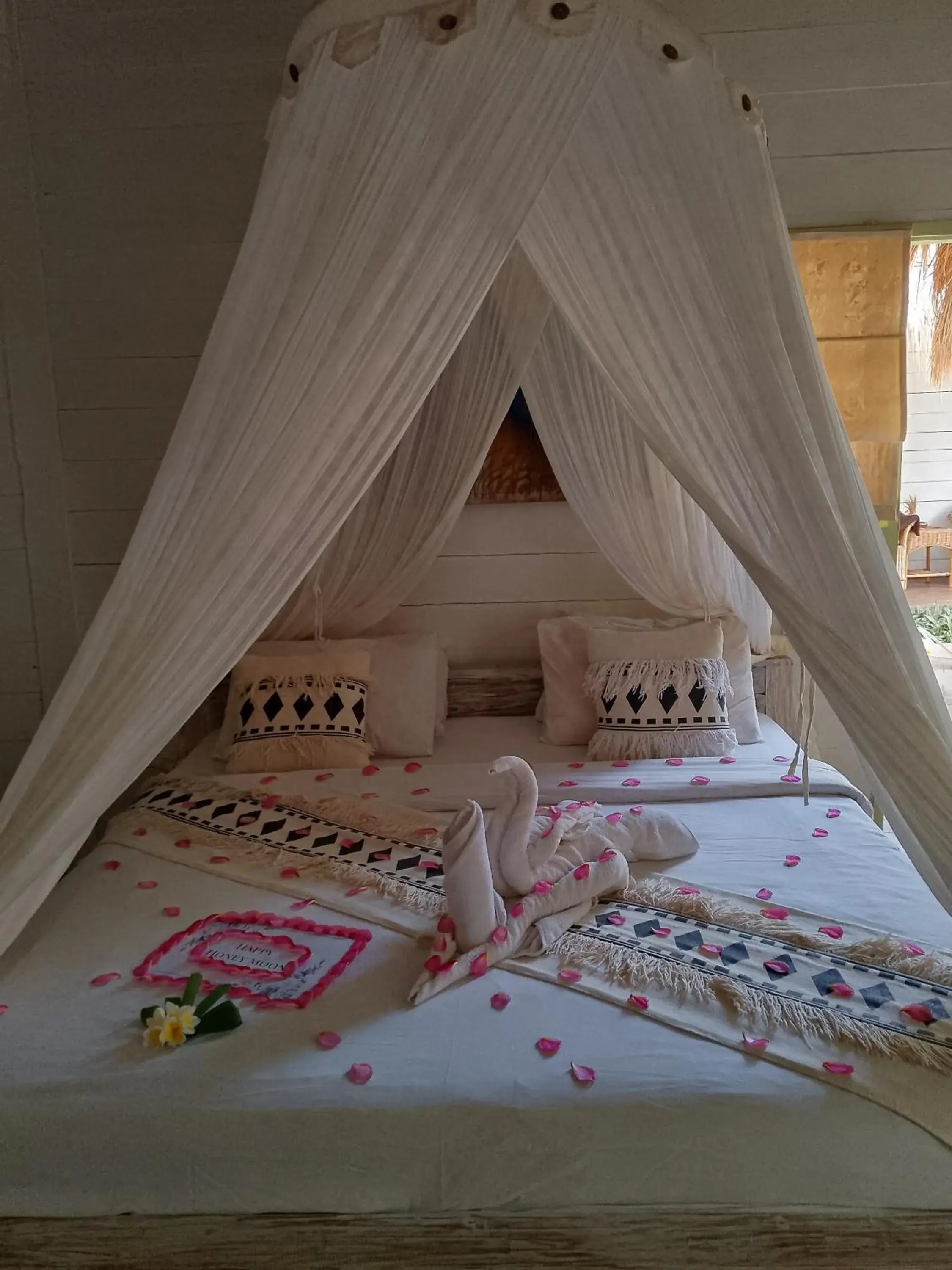 Bedroom, Bed in Gili Breeze Tropical Bungalows