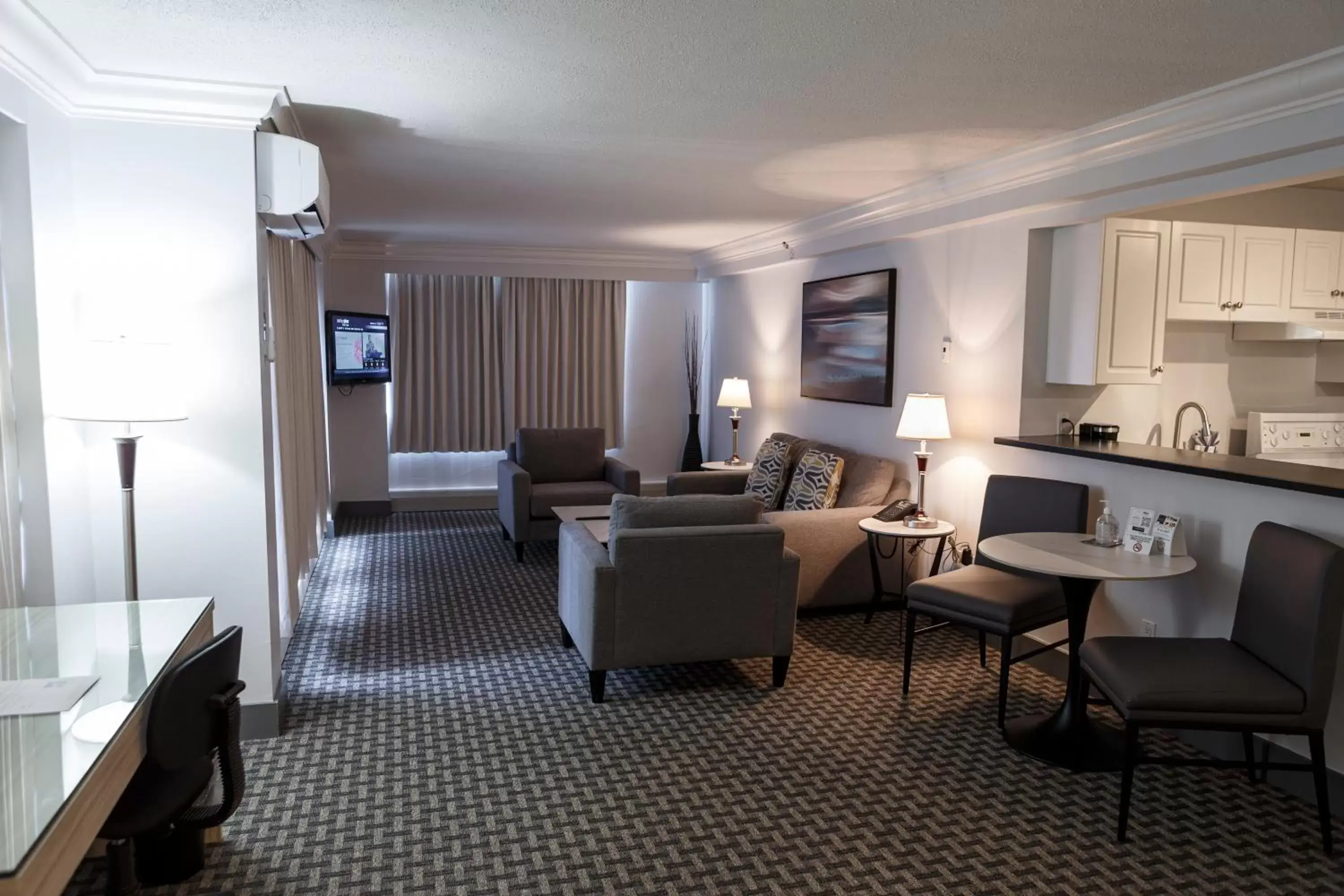 Living room, Seating Area in Century Plaza Hotel