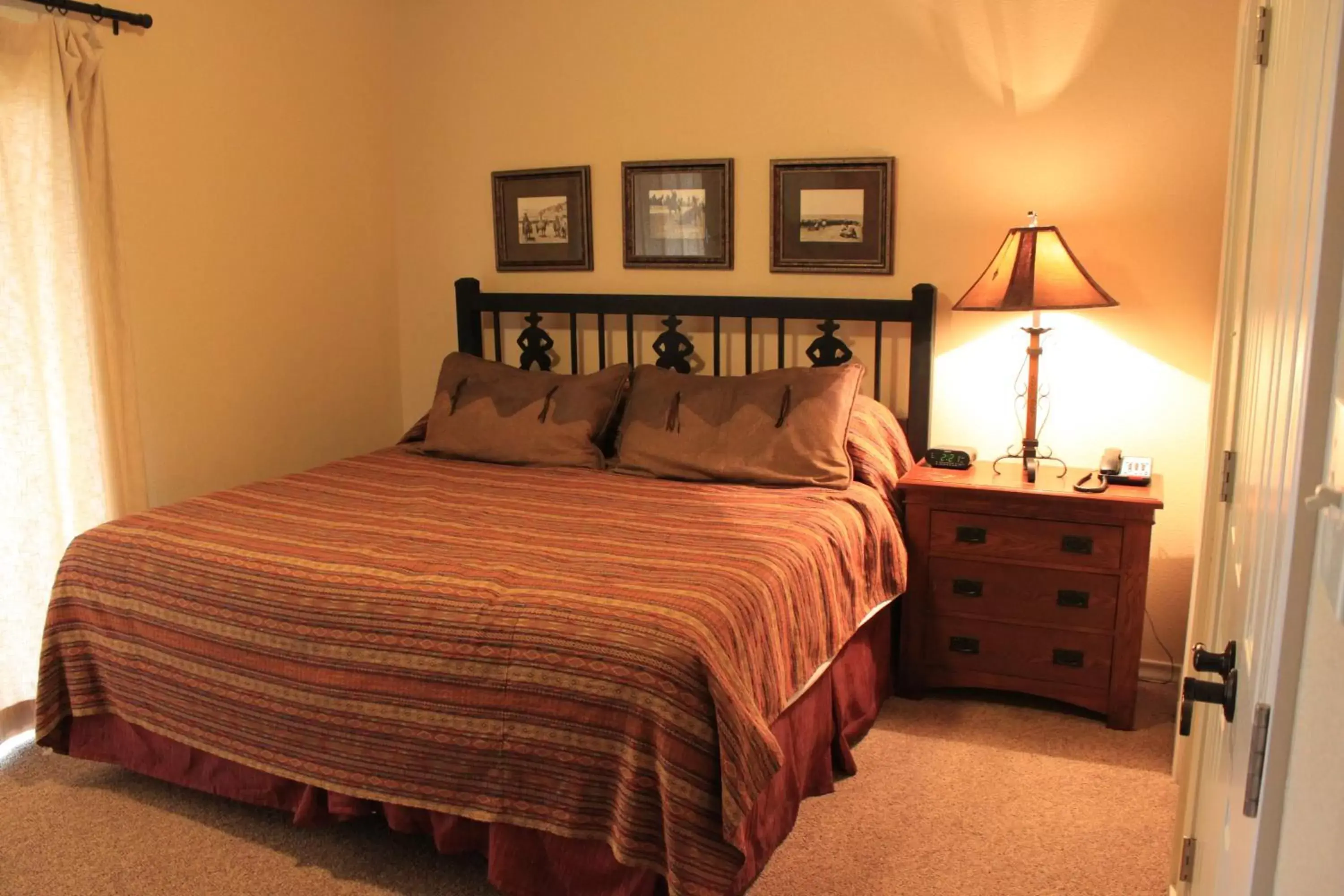 Deluxe One-Bedroom Suite in Flying L Ranch Resort