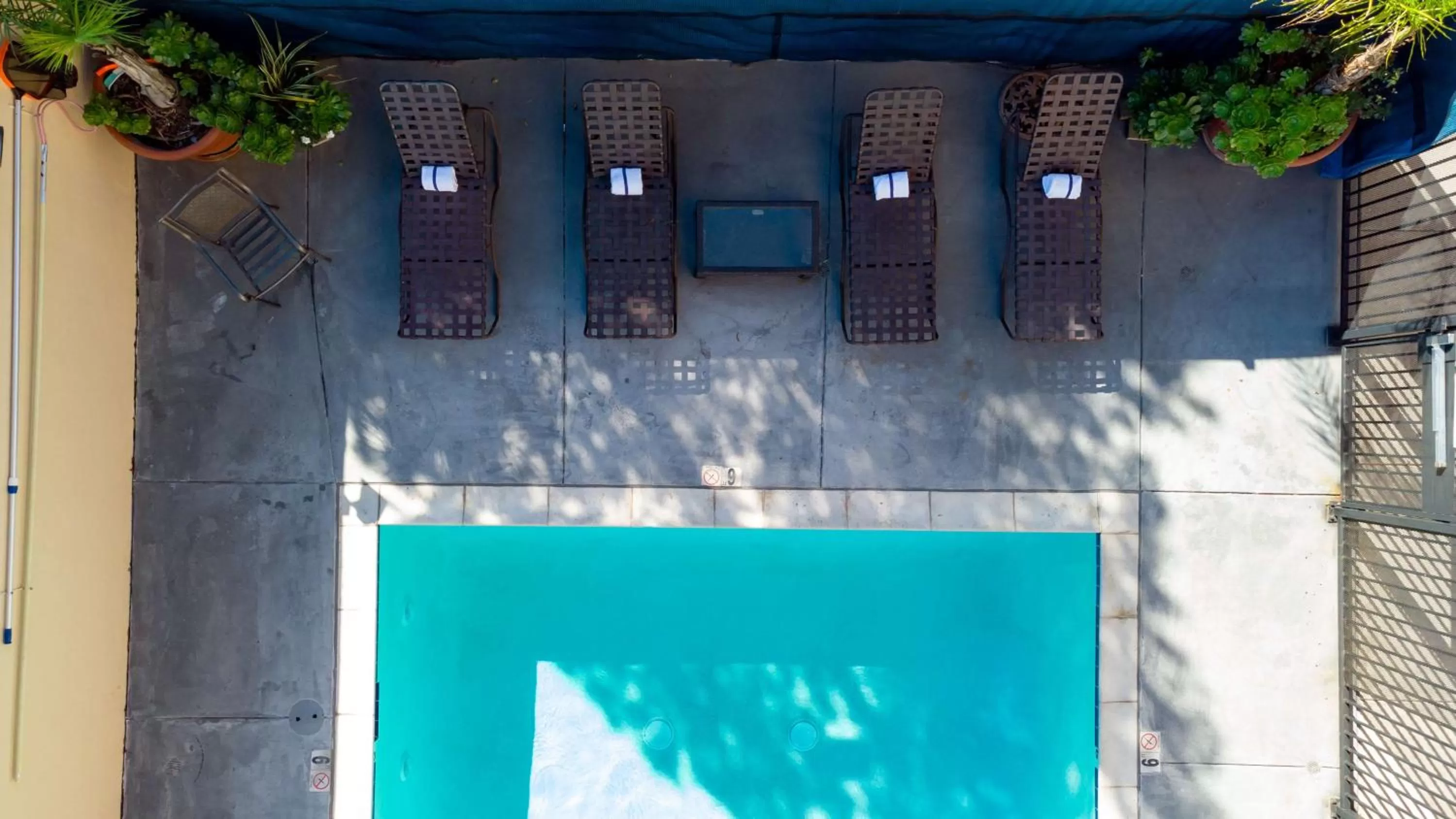 Pool view in Hampton Inn & Suites Pittsburg