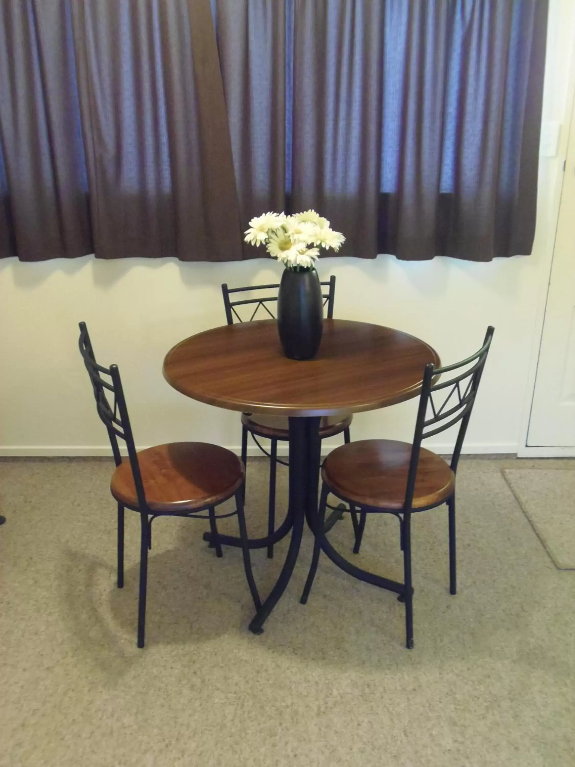 Decorative detail, Dining Area in Kapiti Gateway Motel