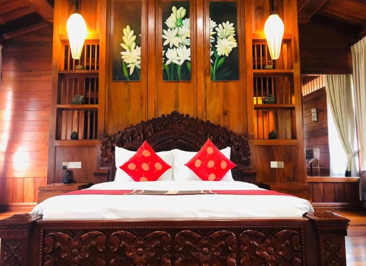 Bed in Try Palace Resort Kep