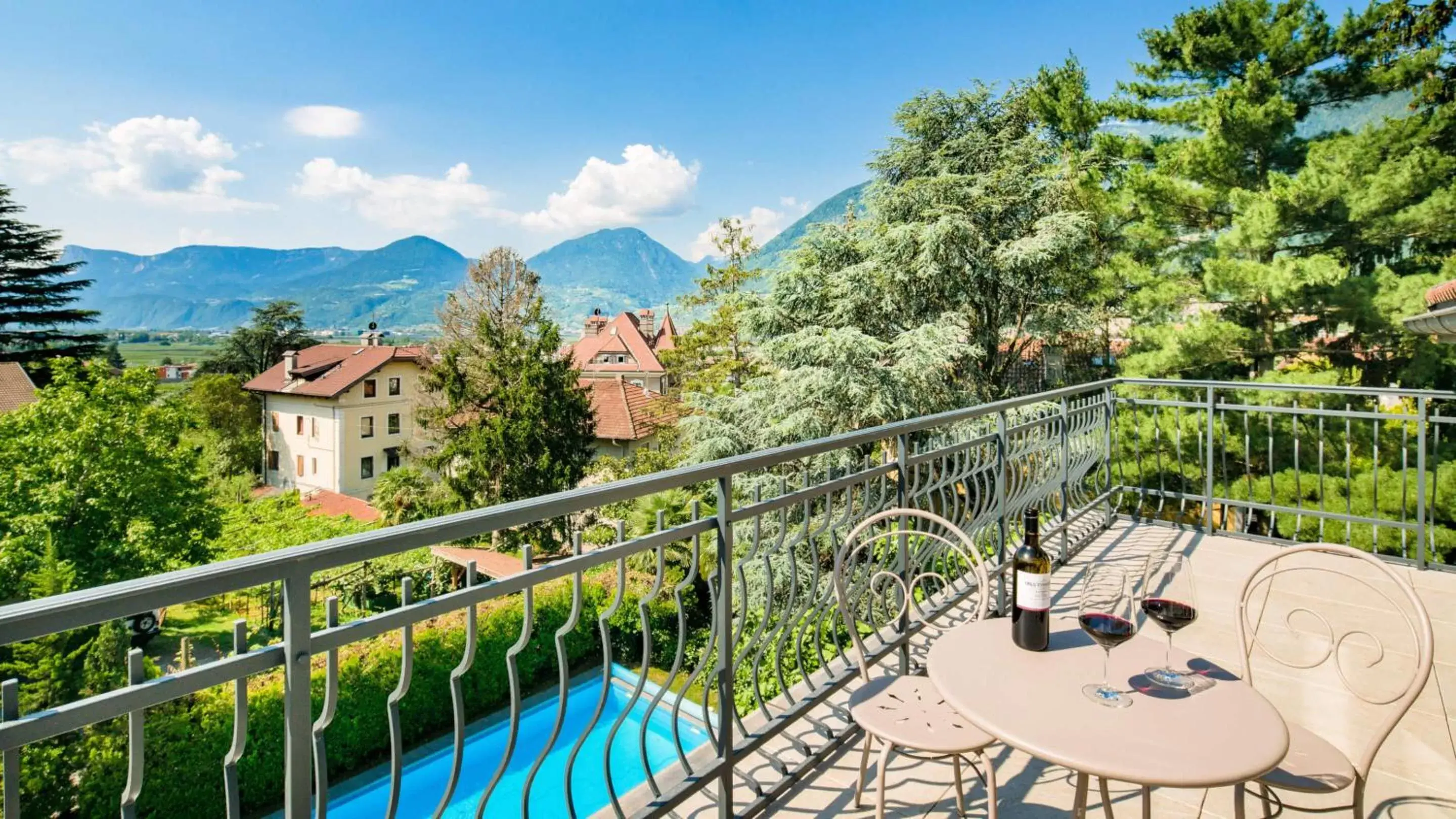 Balcony/Terrace, Pool View in Hotel Villa Laurus