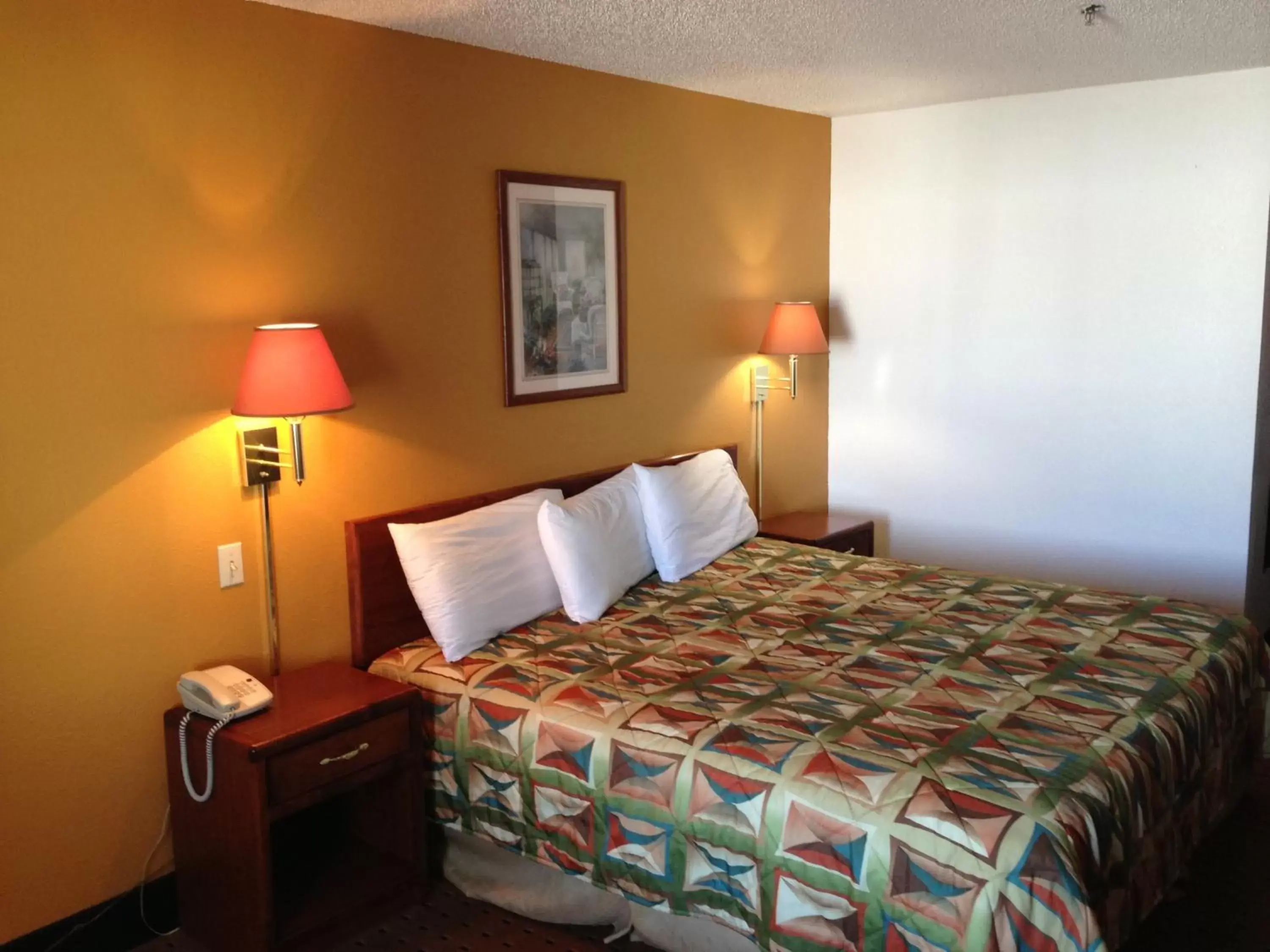 King Suite in Brentwood Inn & Suites