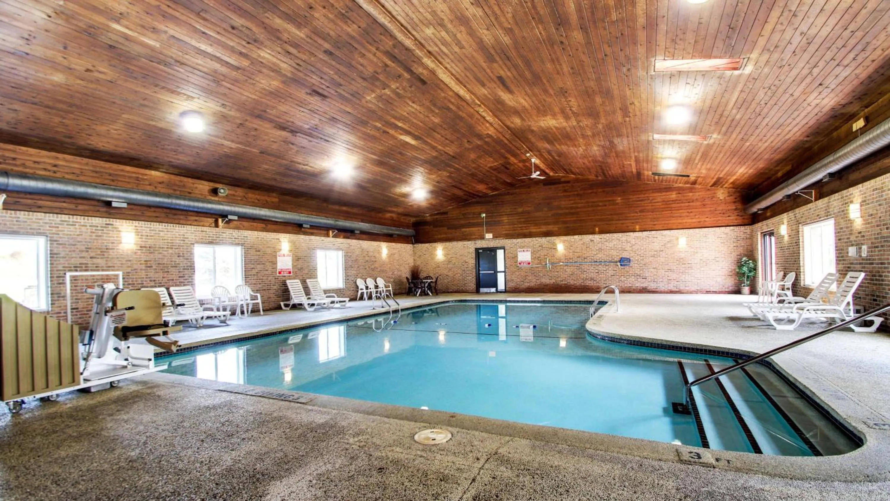 Pool view in Motel 6-Altoona, IA - Des Moines East