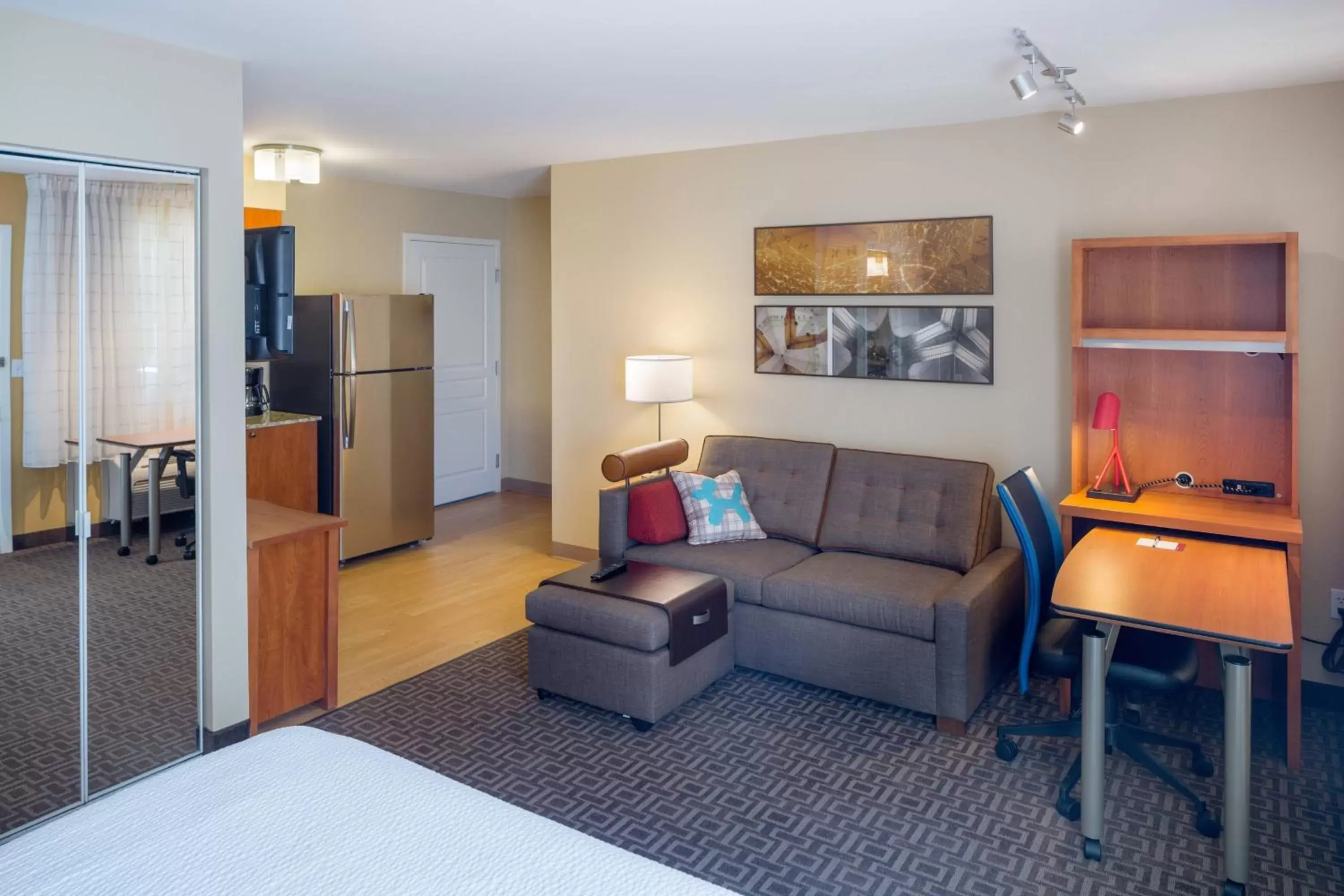 Living room, Seating Area in TownePlace Suites by Marriott Portland Hillsboro