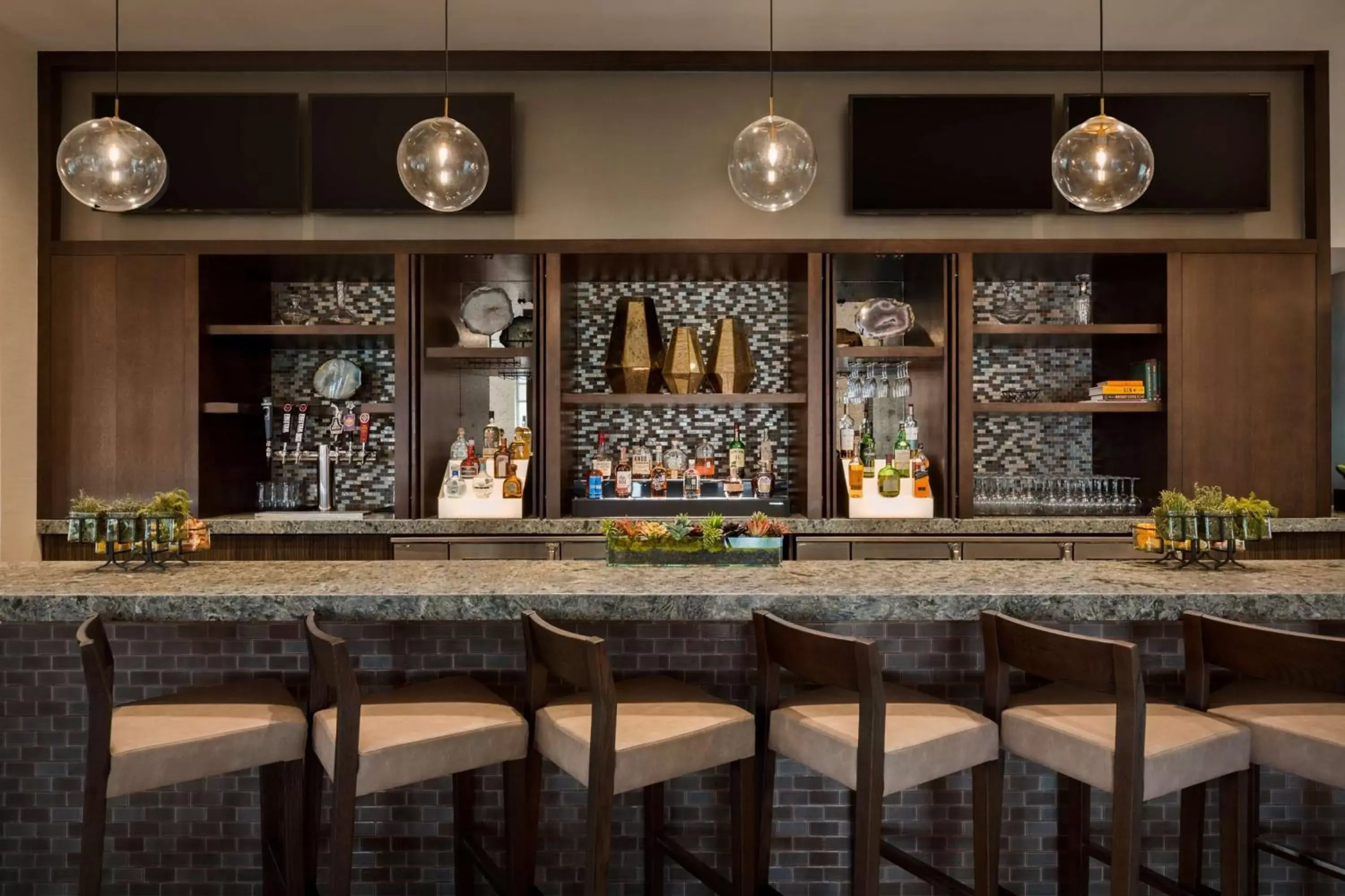 Lounge or bar, Lounge/Bar in Embassy Suites By Hilton San Antonio Landmark