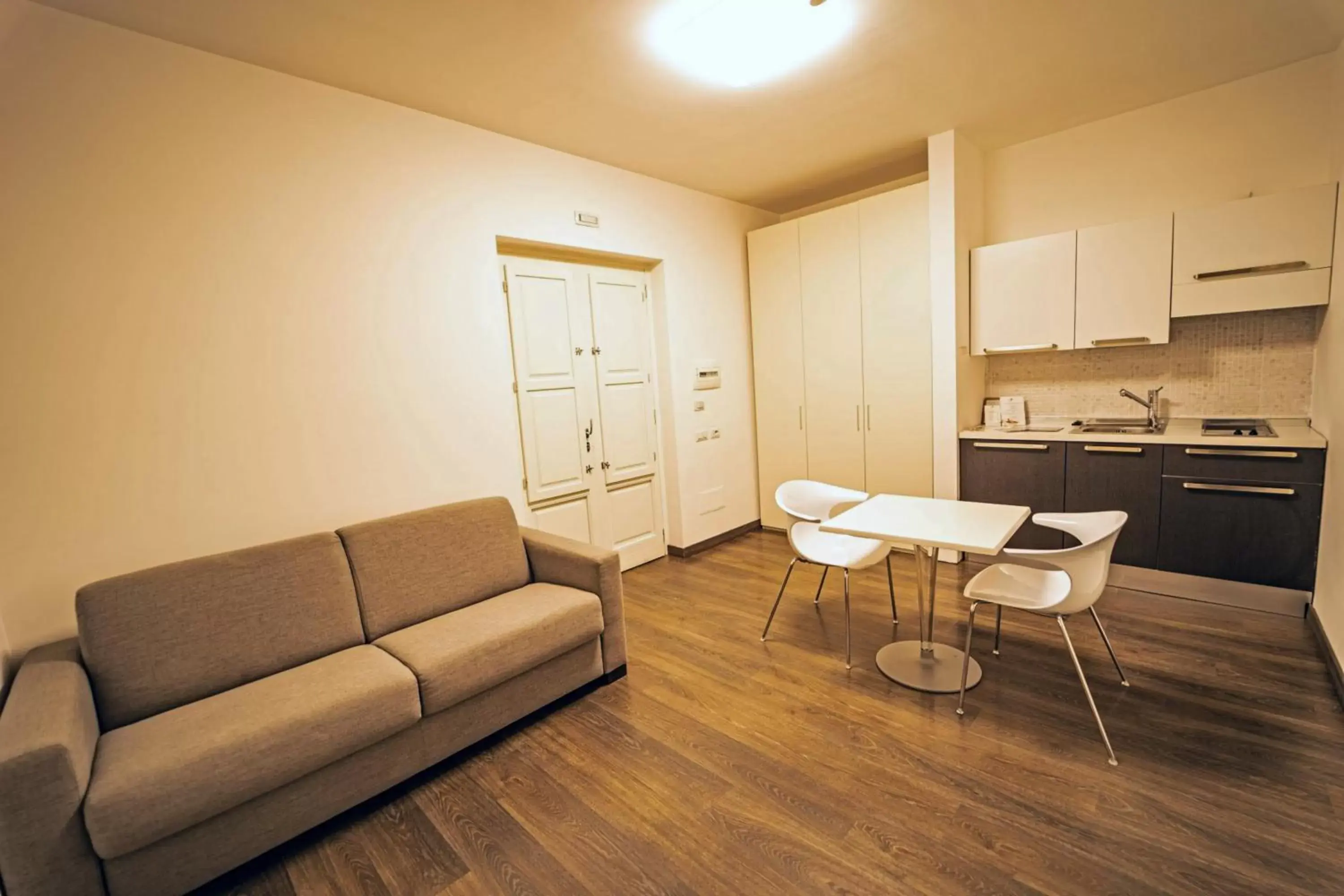 Kitchen or kitchenette, Seating Area in Hotel Cave Del Sole