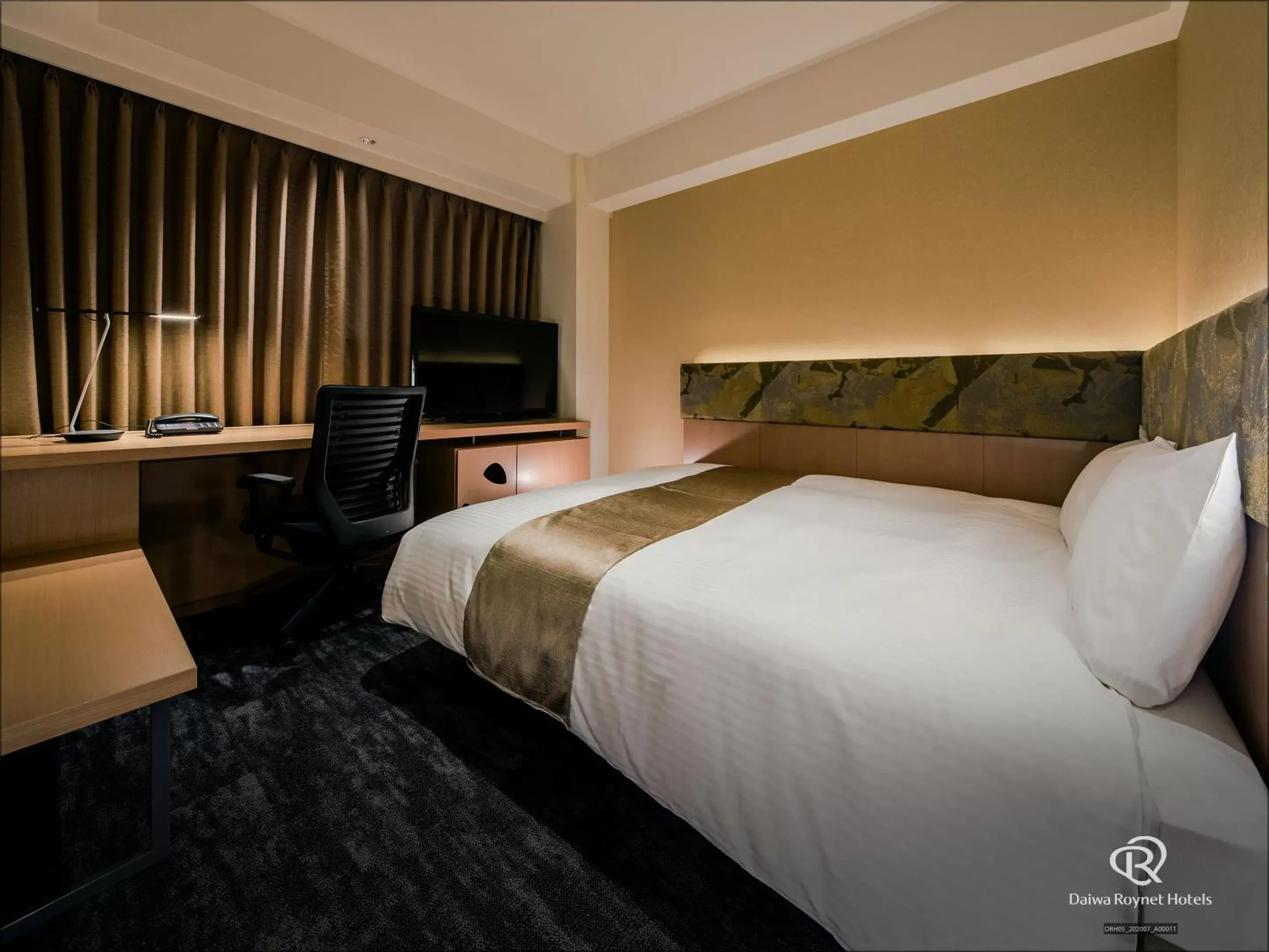 Standard Double Room - single occupancy - Non-Smoking in Daiwa Roynet Hotel Kyoto Ekimae PREMIER Standard Double Room - single occupancy - Non-Smoking in Daiwa Roynet Hotel Kyoto Ekimae PREMIER