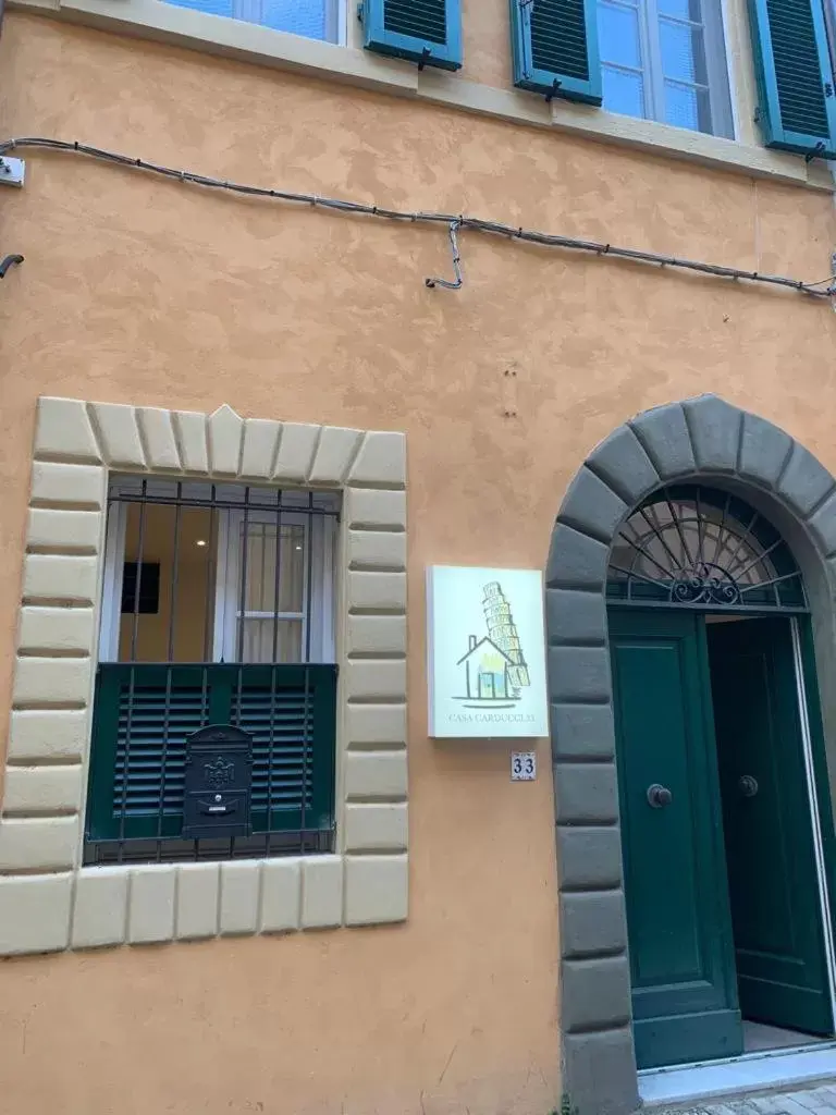 Facade/entrance in Casa Carducci 33