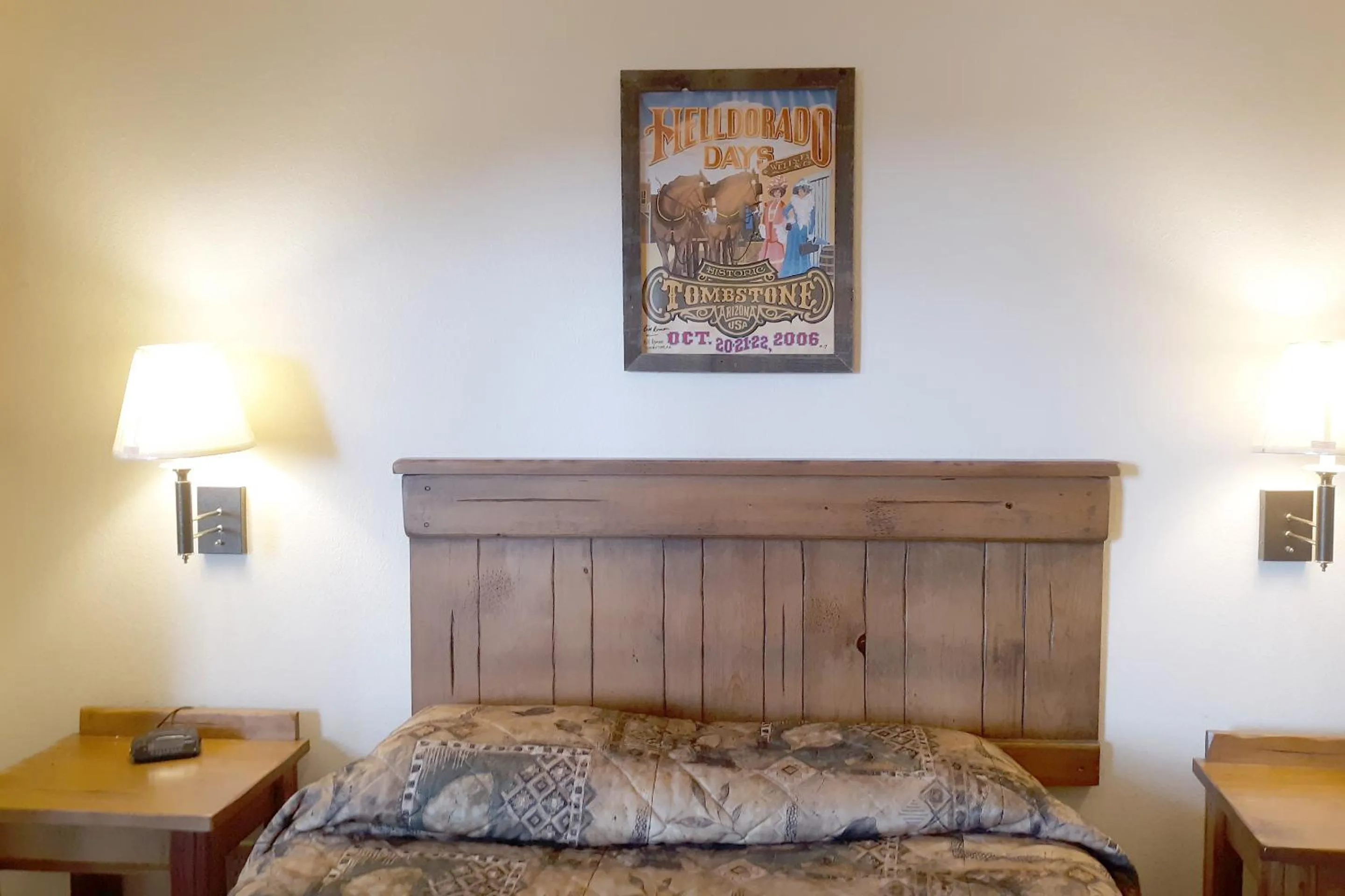 Bedroom, Bed in OYO Hotel Tombstone