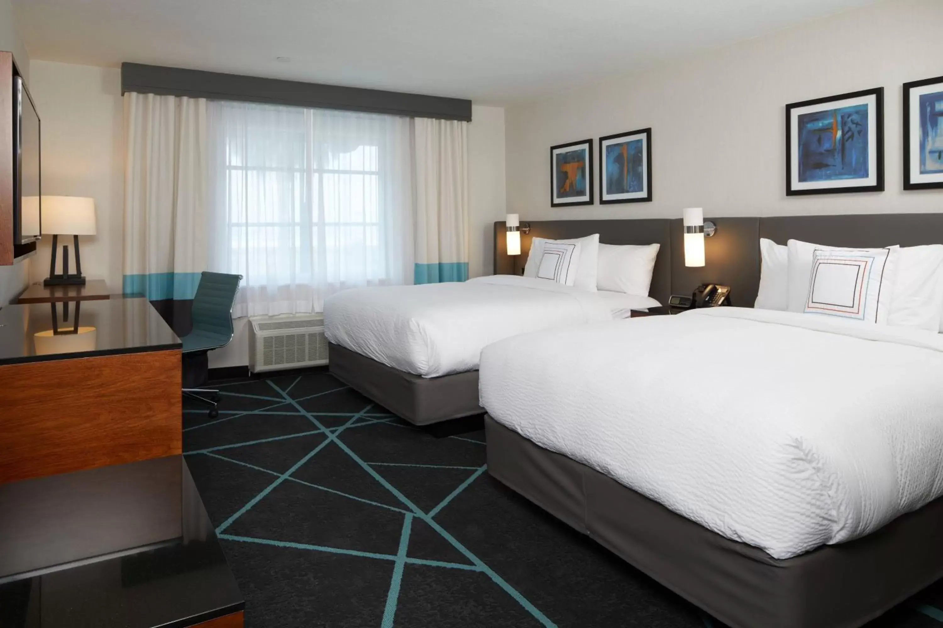 Photo of the whole room, Bed in Fairfield Inn & Suites By Marriott Camarillo