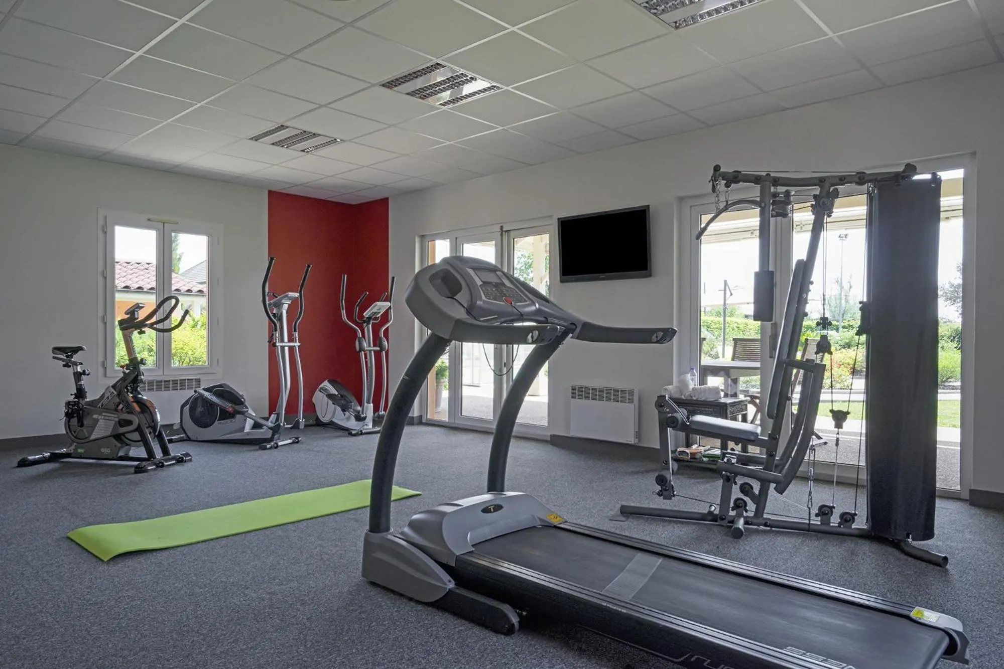Fitness centre/facilities in The Originals Boutique, Hôtel Le Pillebois, Bourg-en-Bresse Nord
