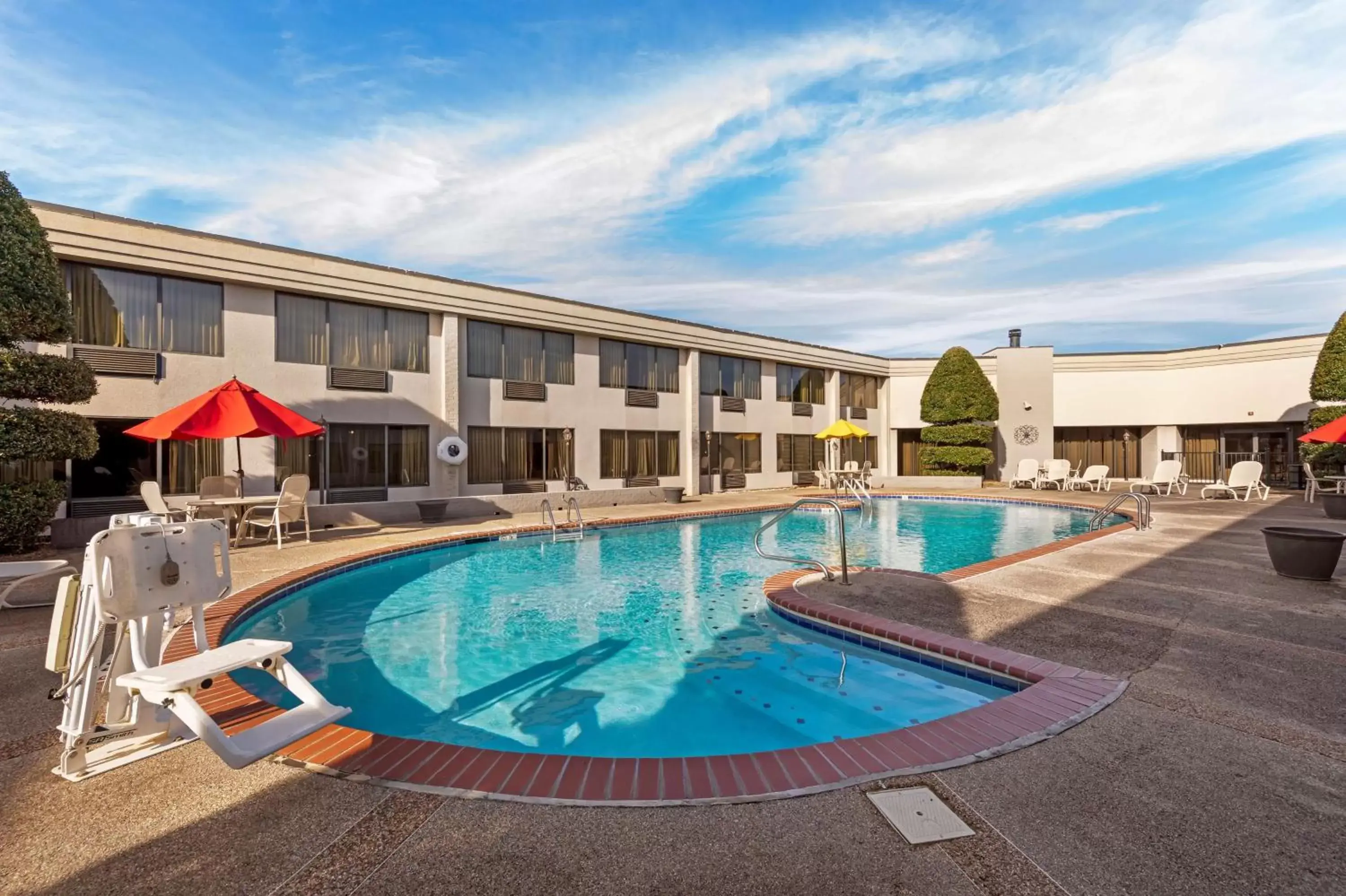 Pool view, Swimming Pool in Best Western Plus Madison-Huntsville Hotel