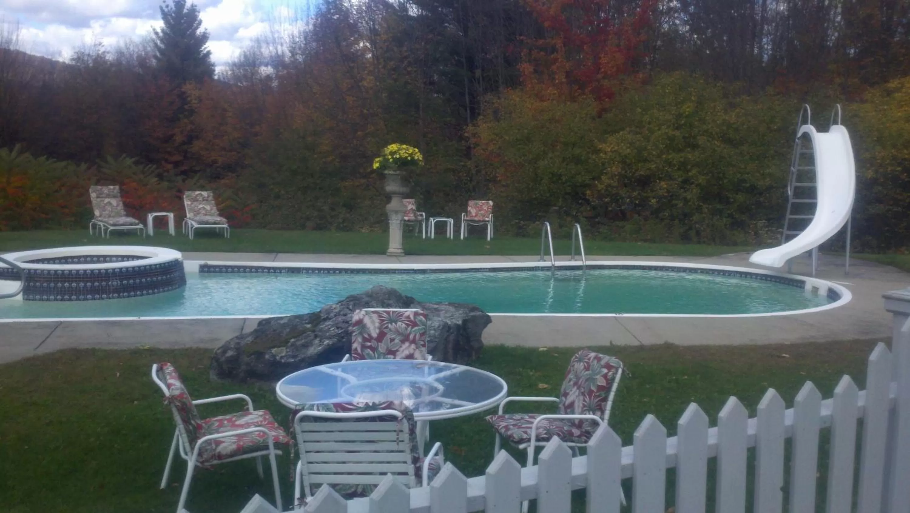 Swimming pool in Greenbrier Inn Killington