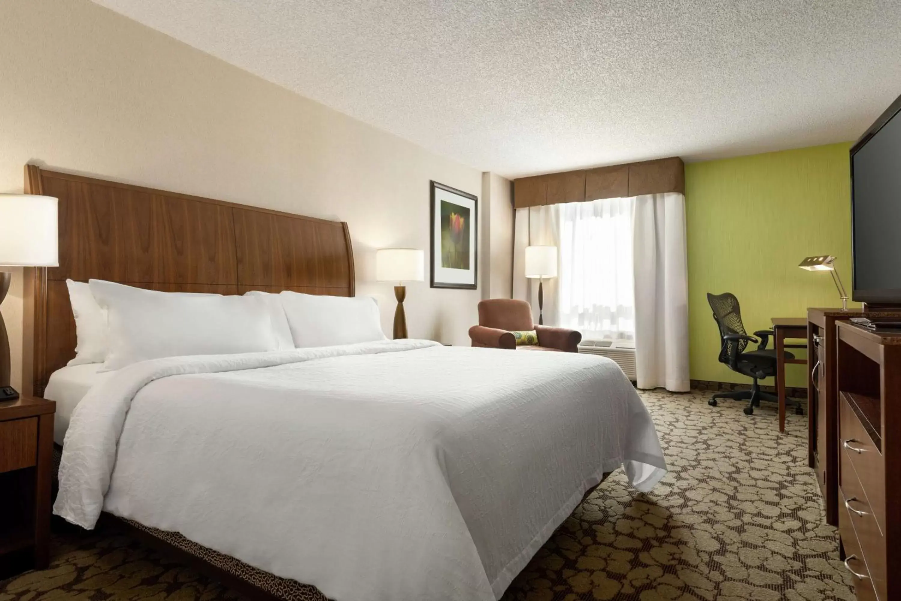 Bedroom, Bed in Hilton Garden Inn Saskatoon Downtown