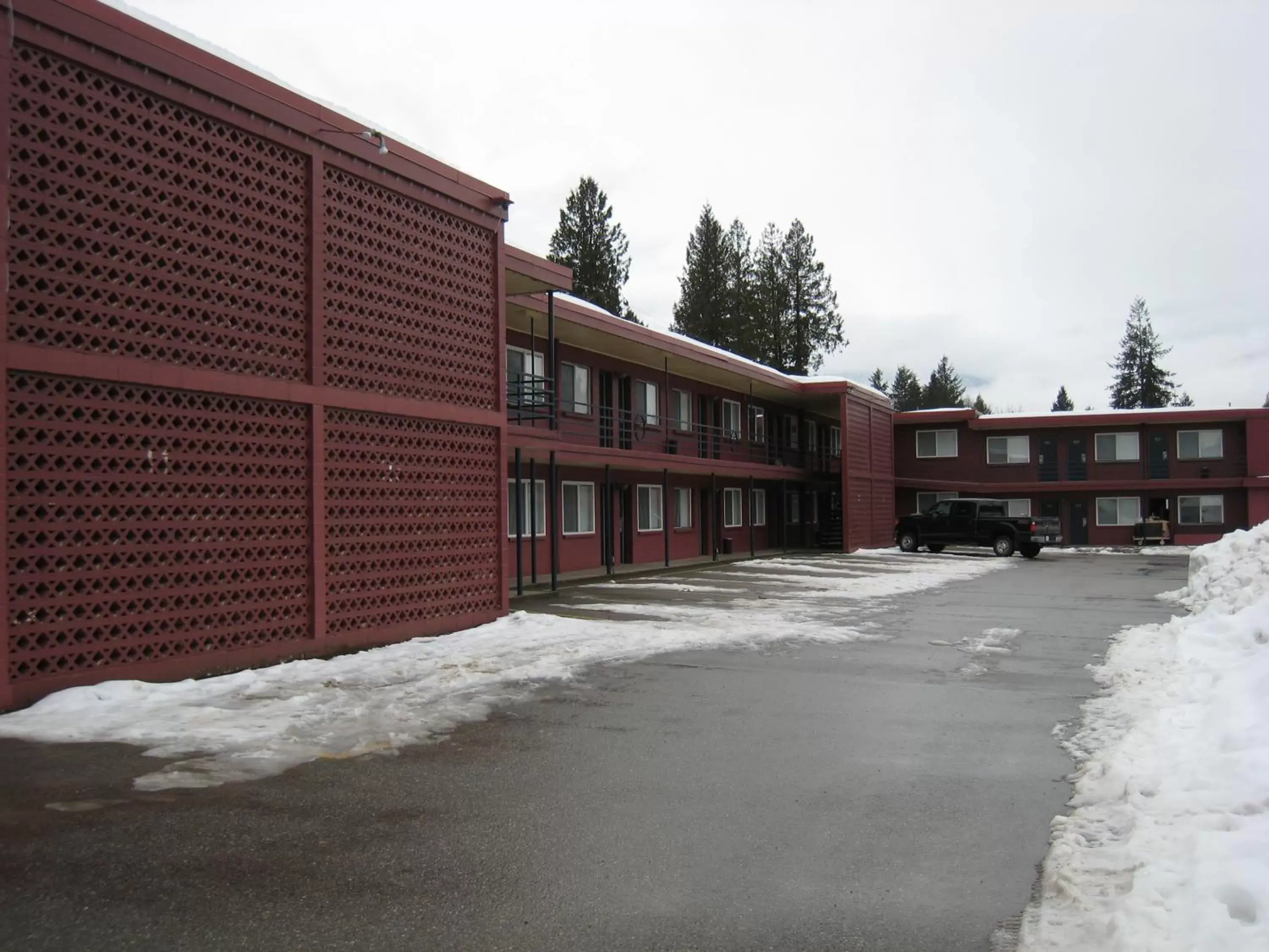 Facade/entrance, Property Building in Revelstoke Lodge