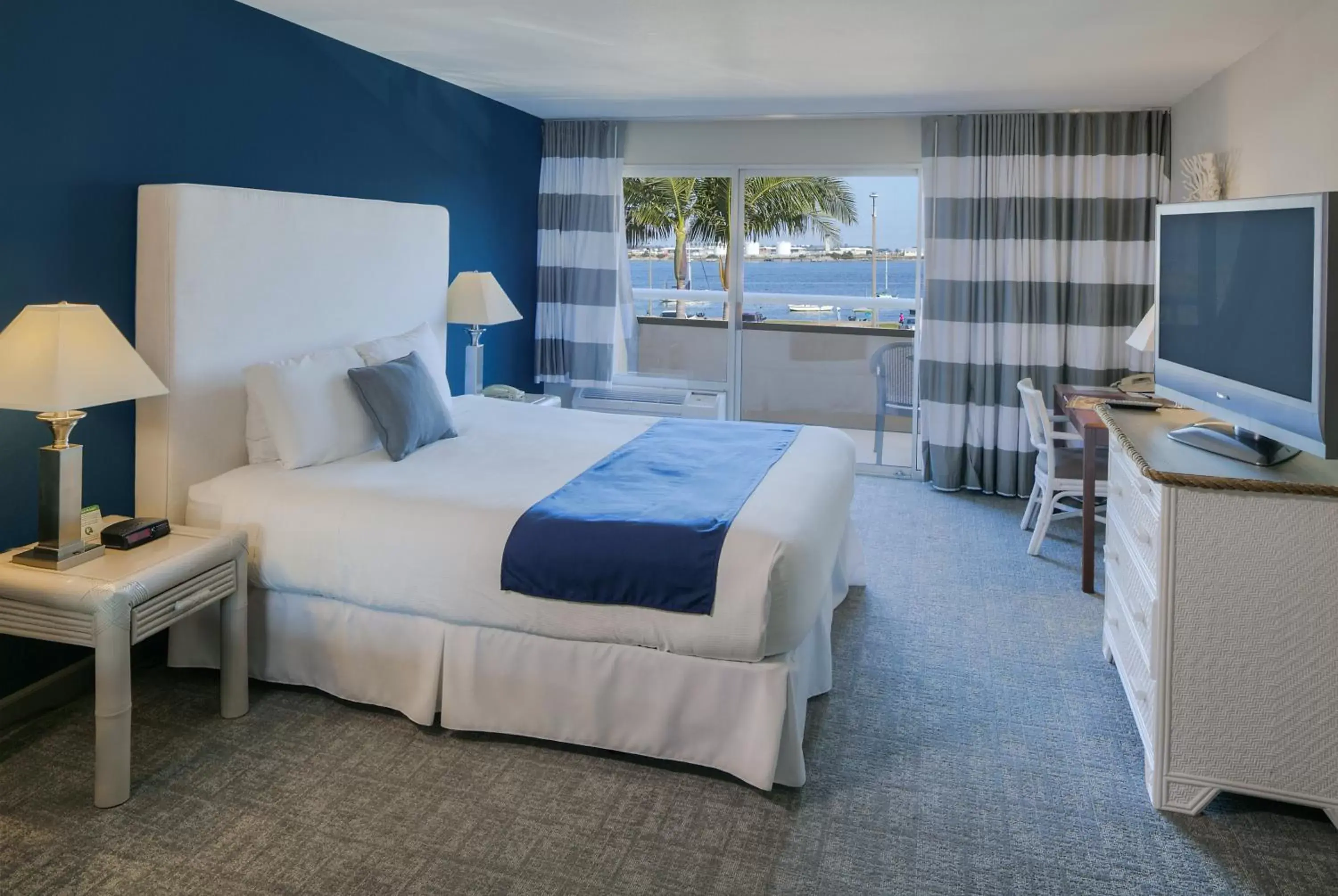 Bedroom in Bay Club Hotel and Marina
