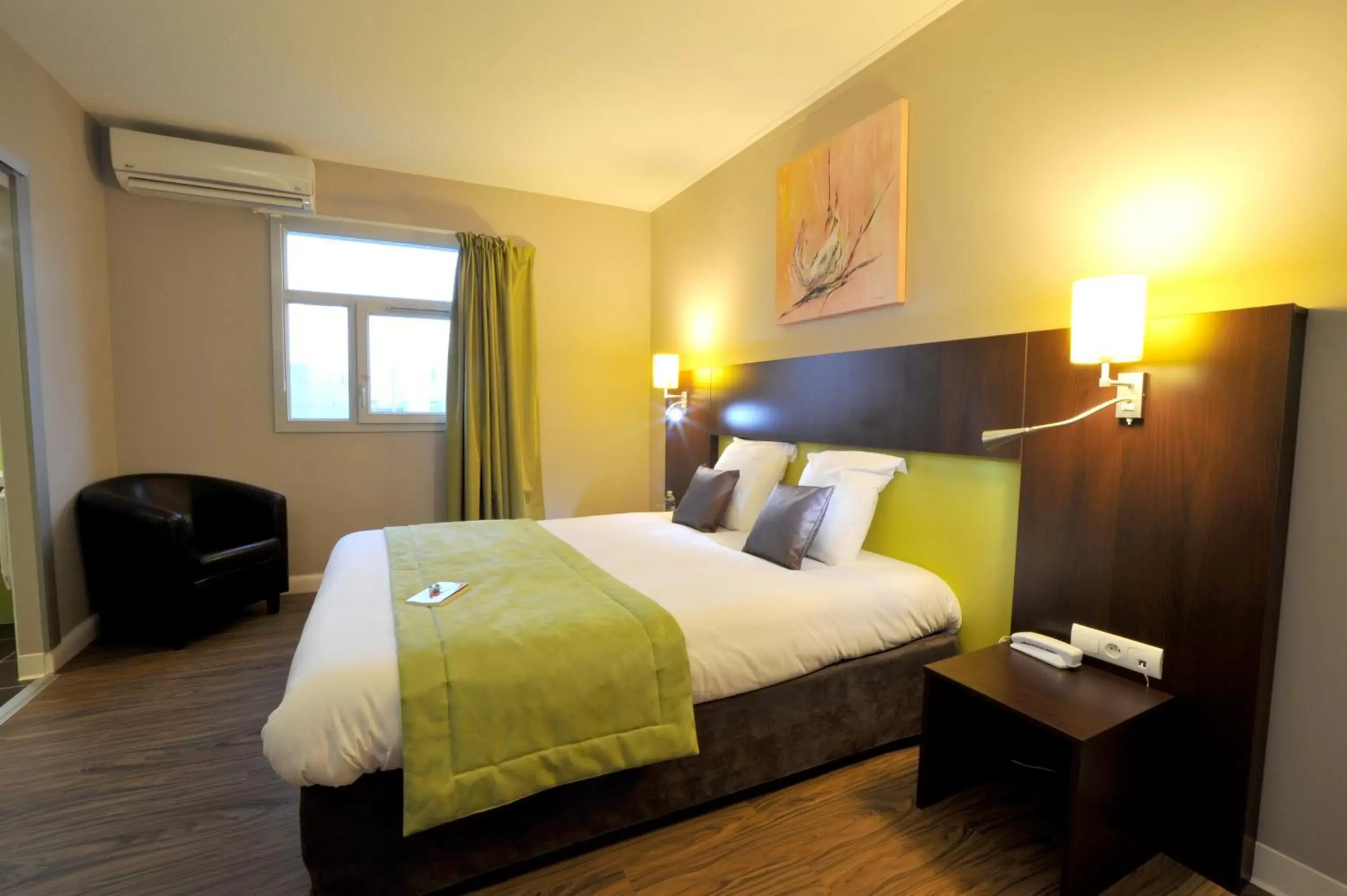 Privilege Double Room in The Originals City, Hotel Novella Premium, Nantes Est