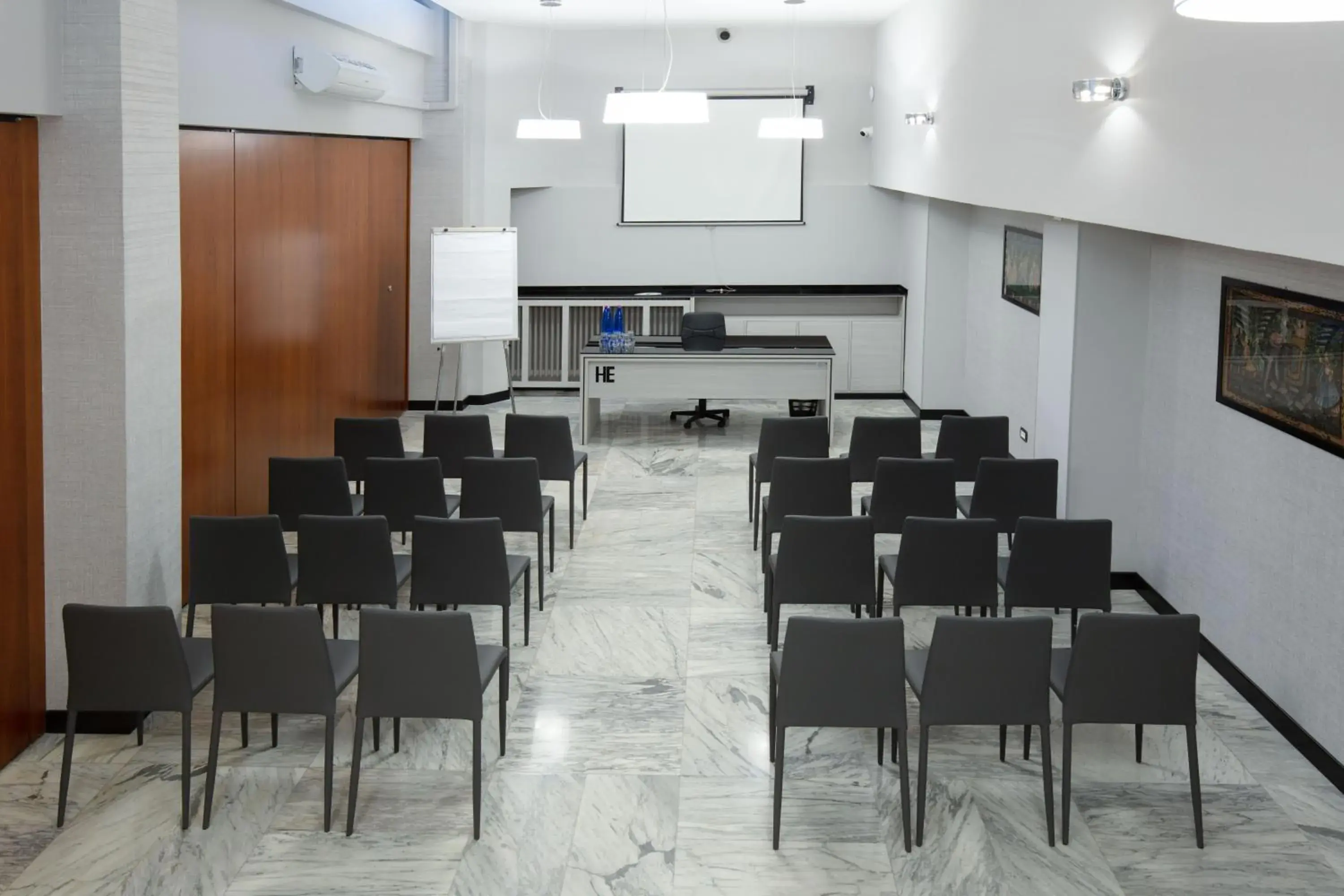 Activities, Business Area/Conference Room in Hotel Esperia