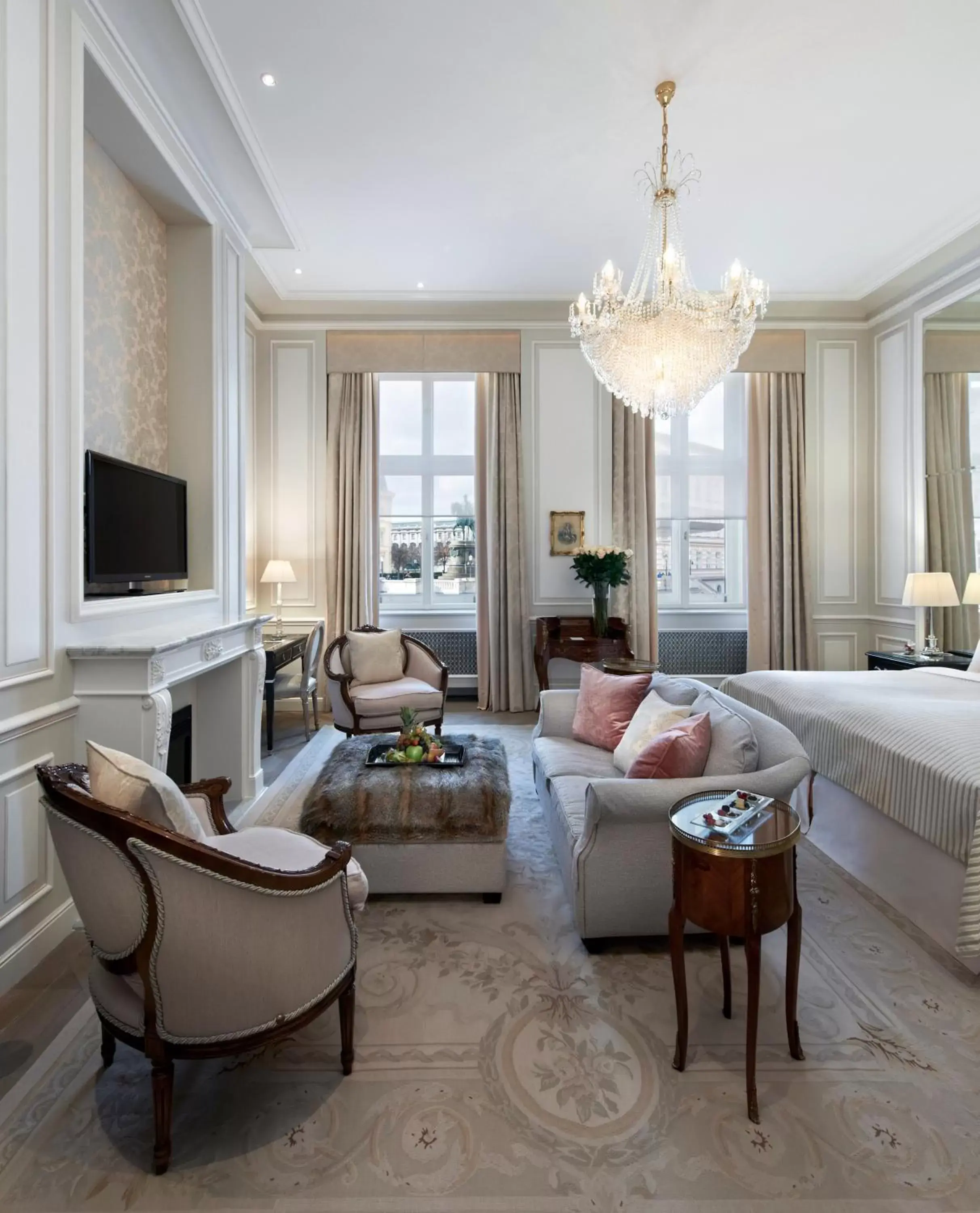 TV and multimedia, Seating Area in Hotel Sacher Wien