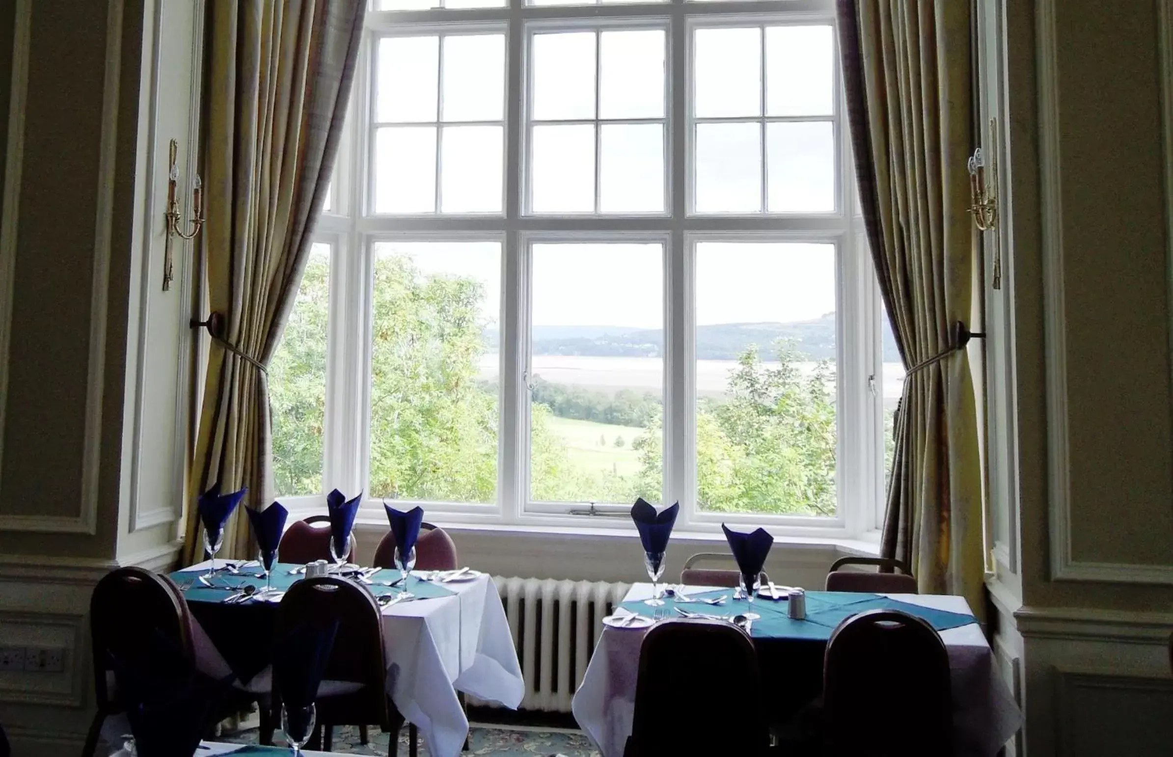 Restaurant/Places to Eat in Cumbria Grand Hotel
