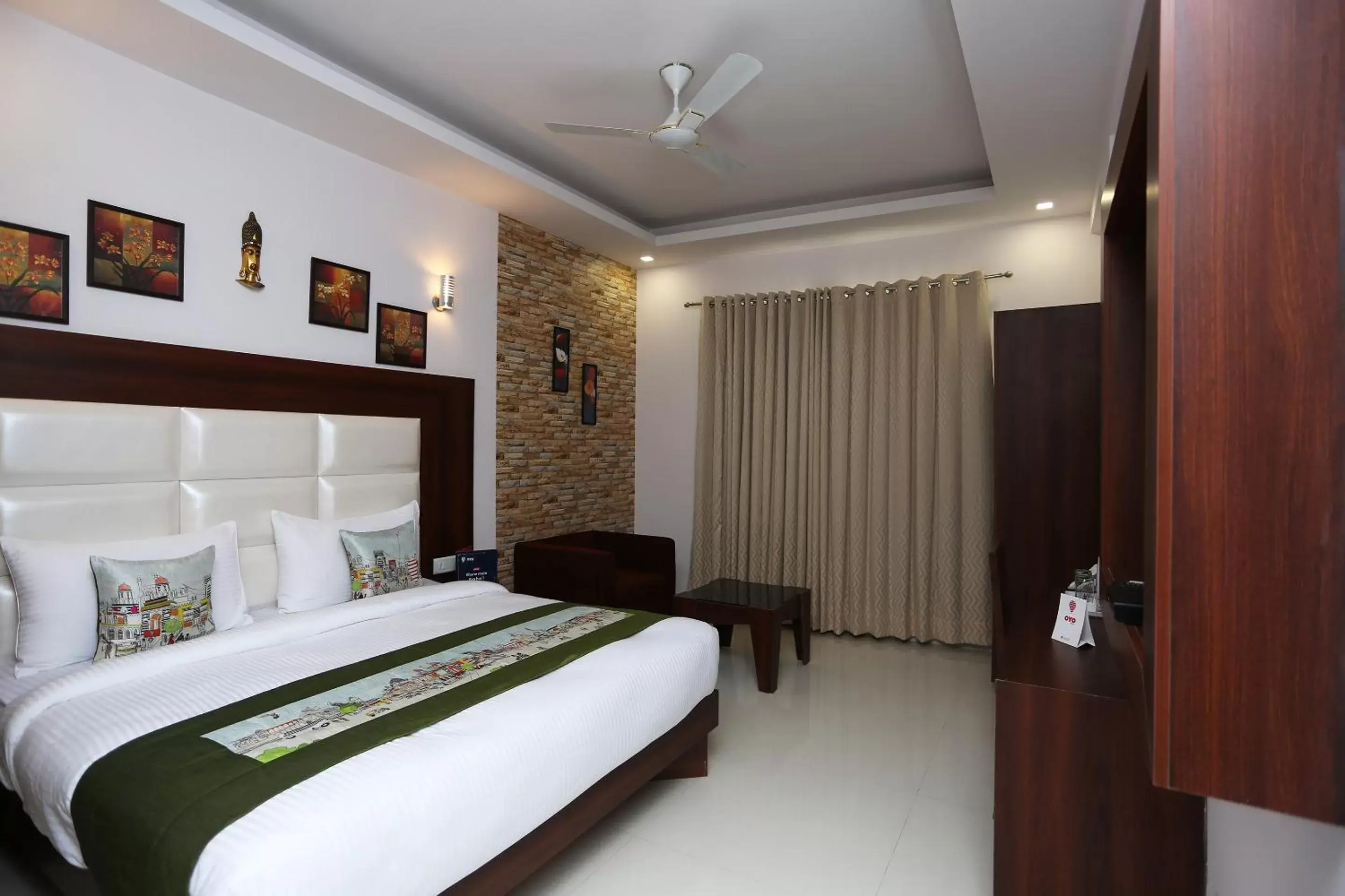 Bed in Hotel Arch - Near Aerocity New Delhi