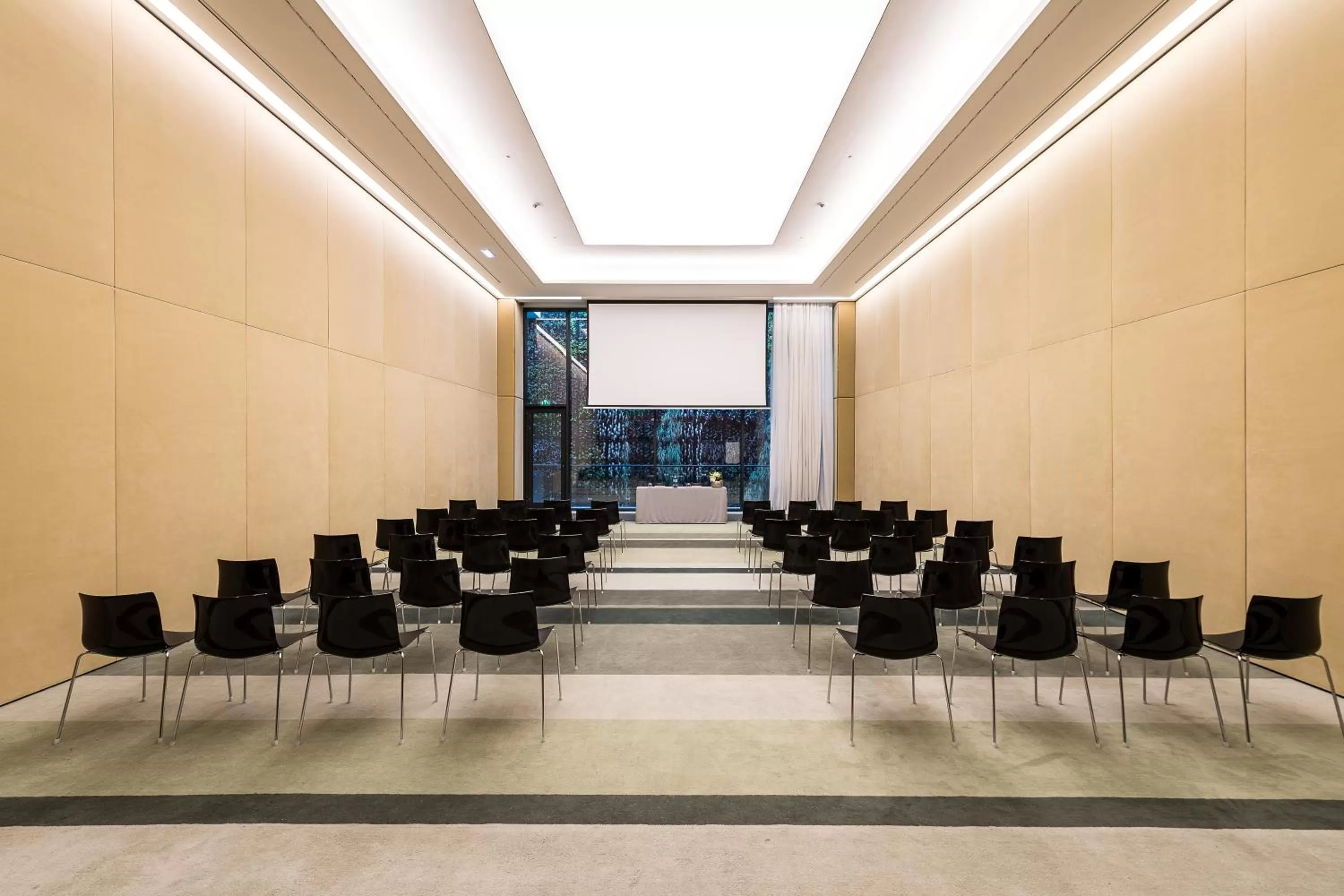 Property building in Lux Lisboa Park