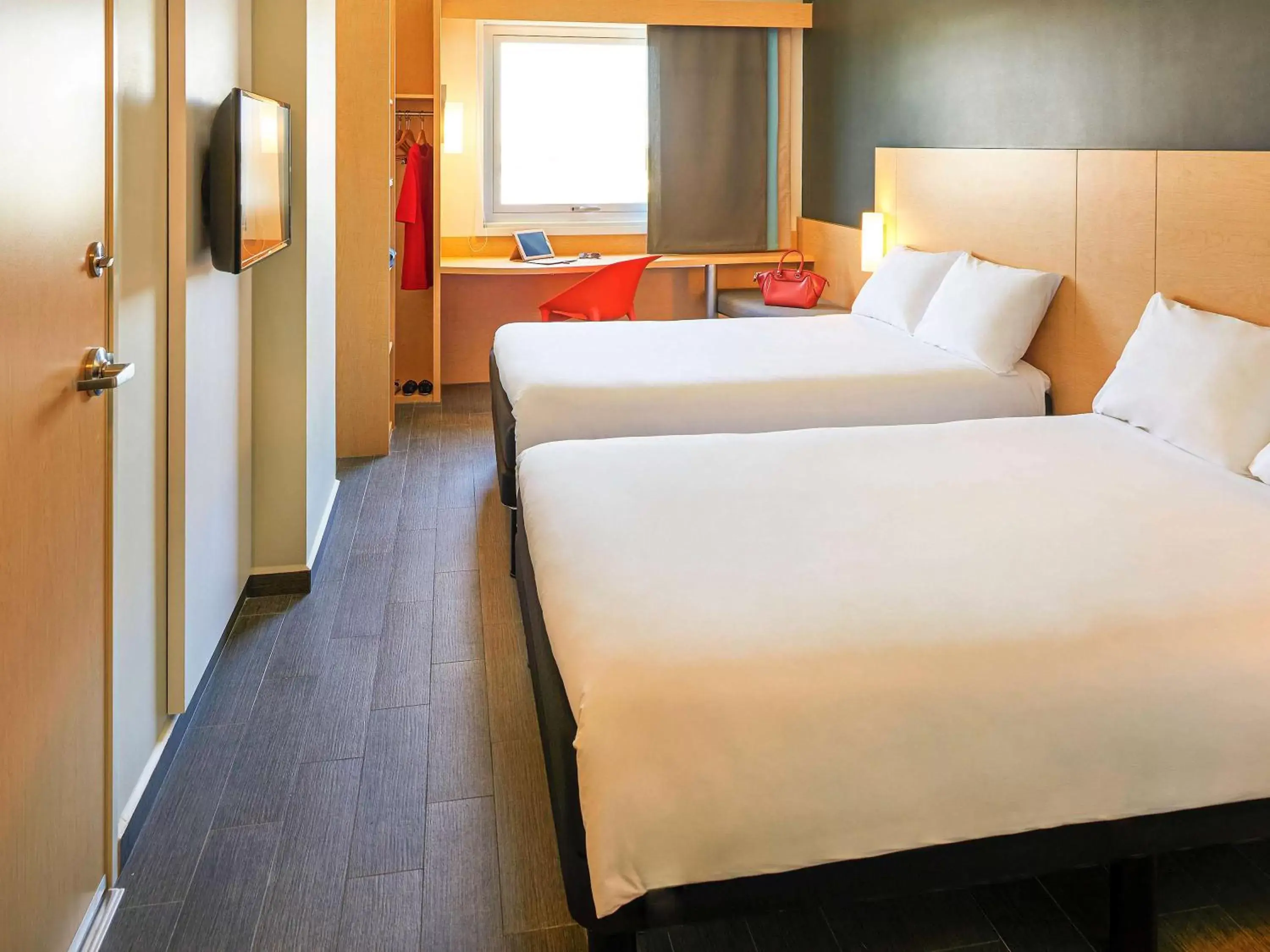 Photo of the whole room, Bed in Ibis Los Mochis Photo of the whole room, Bed in Ibis Los Mochis