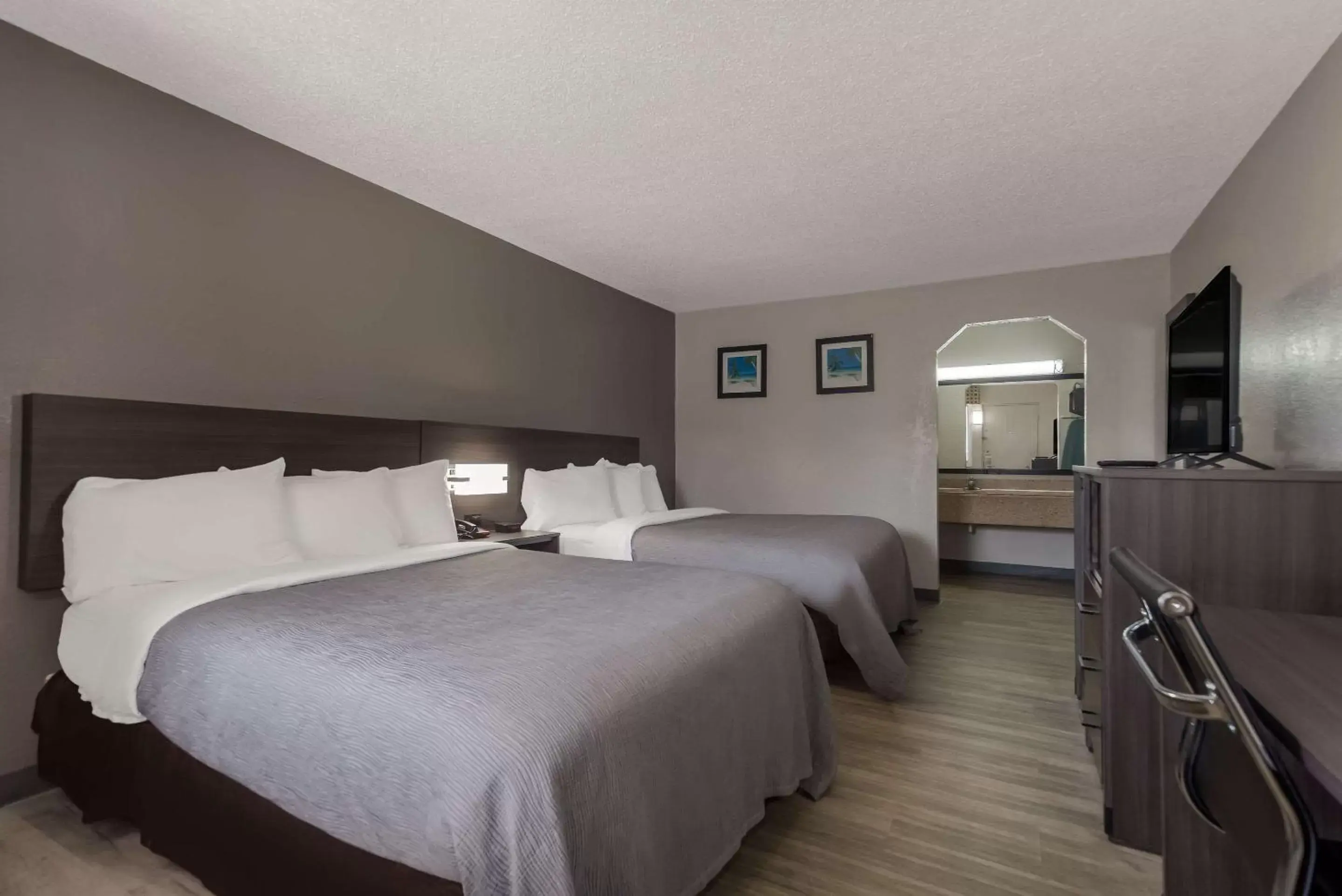 Bedroom, Bed in Quality Inn Charleston - West Ashley Bedroom, Bed in Quality Inn Charleston - West Ashley