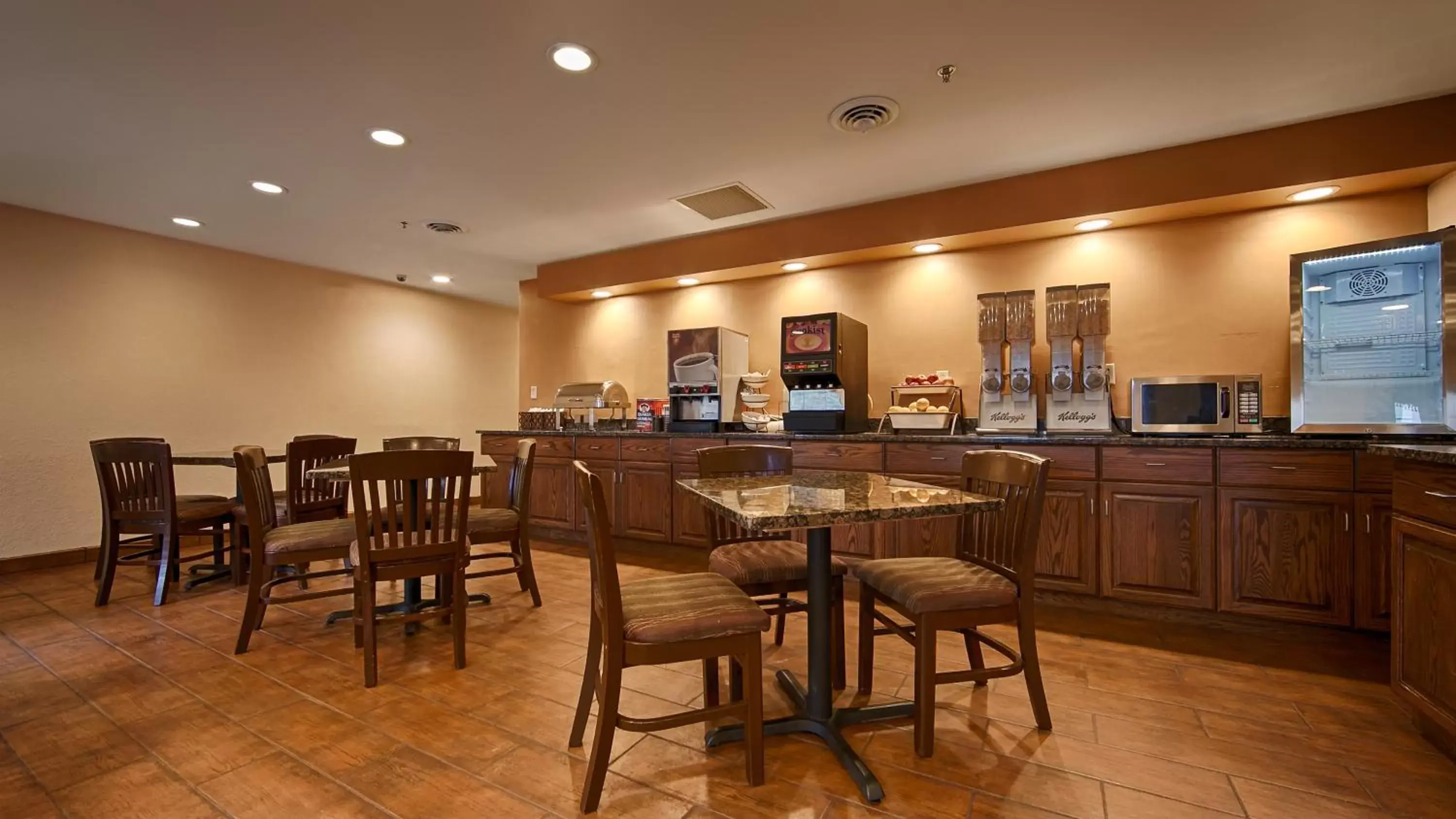 Breakfast, Restaurant/Places to Eat in Best Western Plus Fort Wayne Inn & Suites North